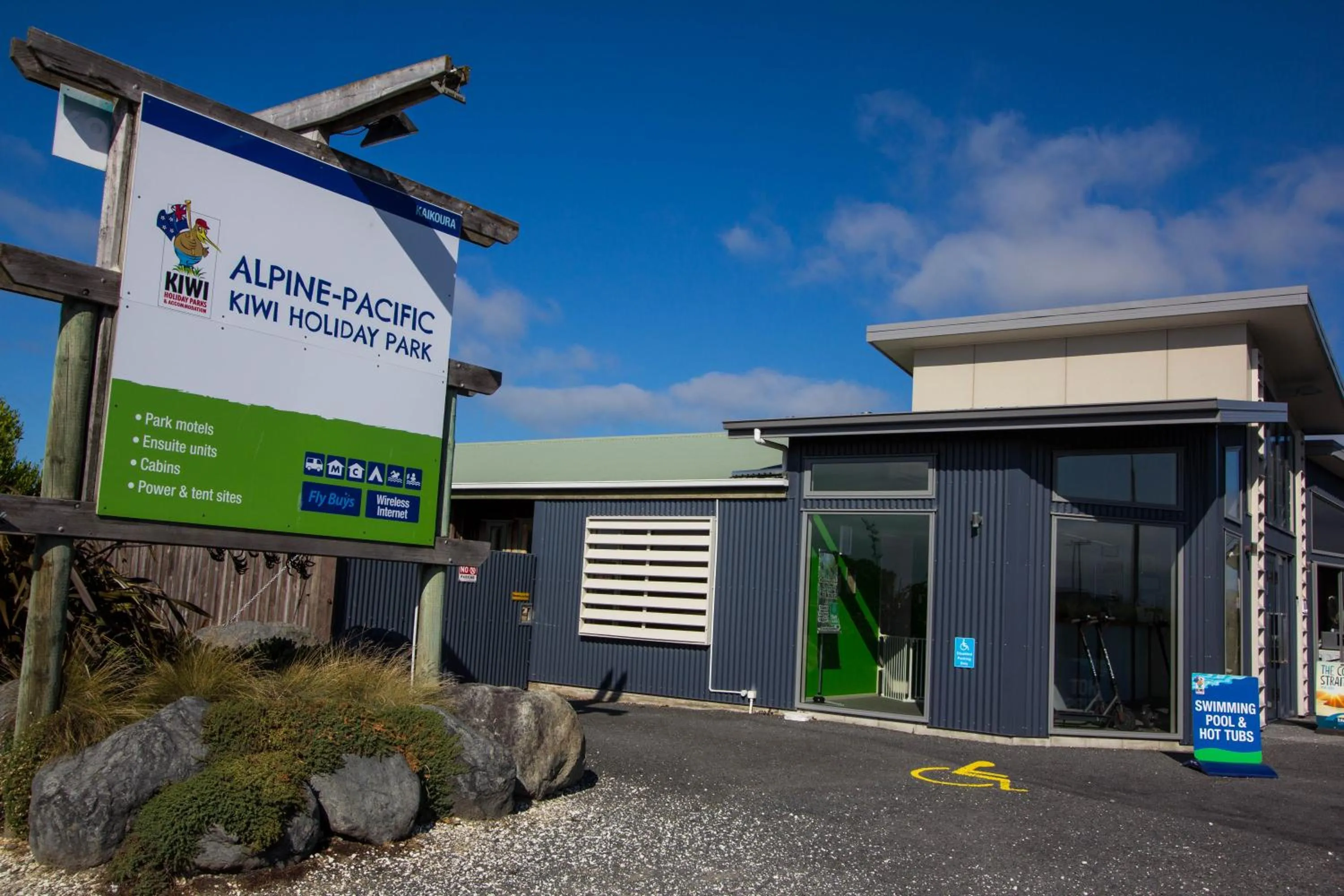 Property building in Alpine-Pacific Holiday Park