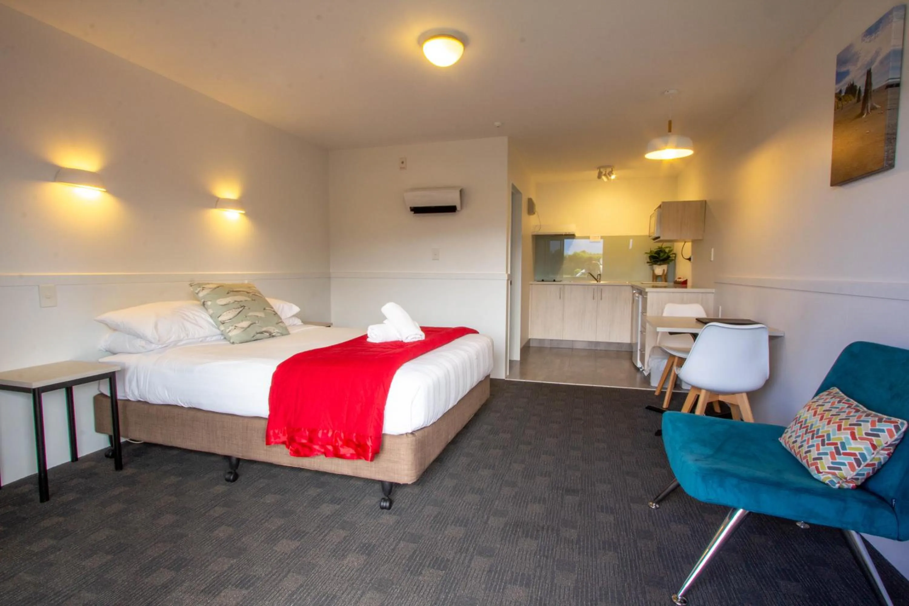 Bed in Alpine-Pacific Holiday Park