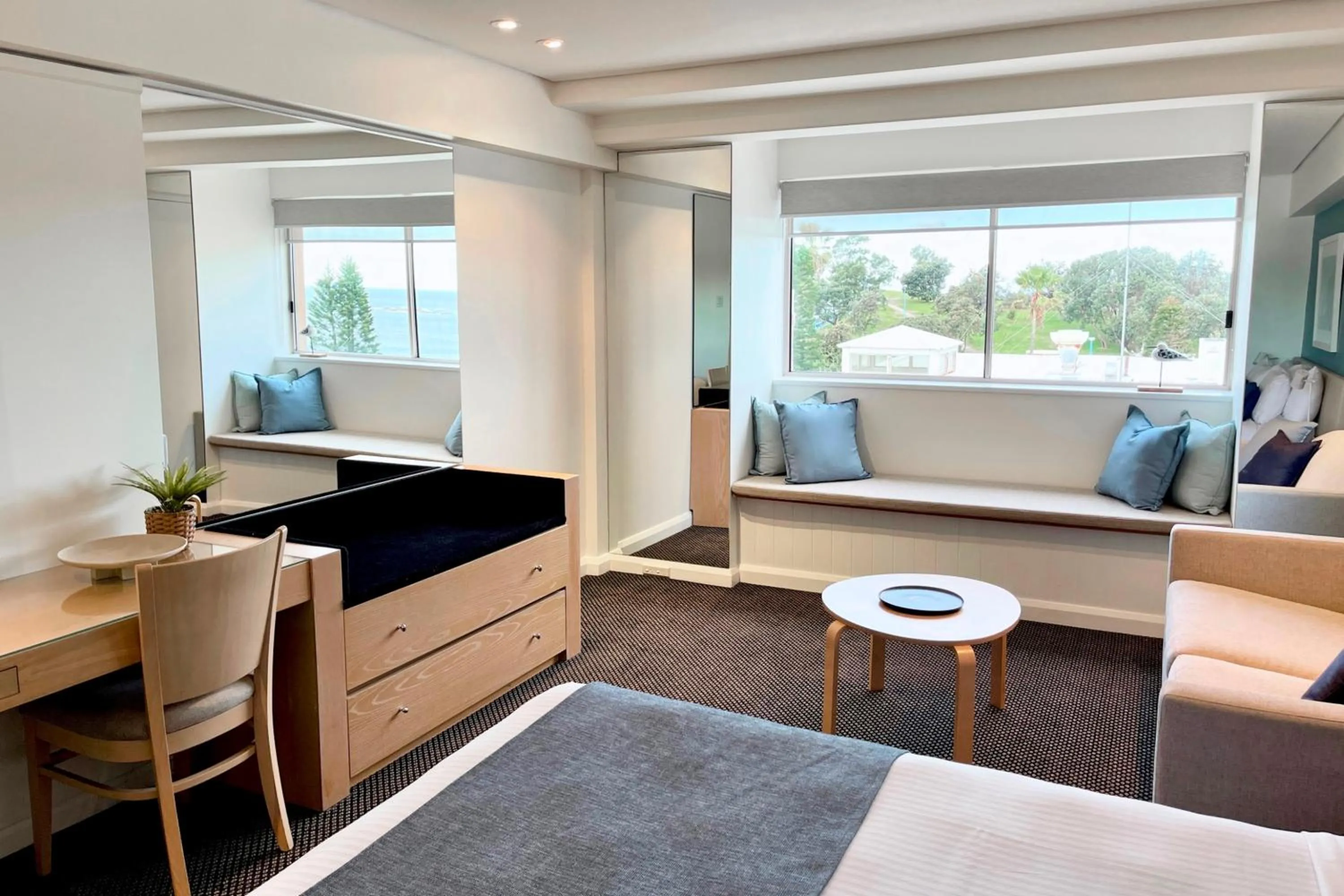 Seating area in Coogee Sands Hotel & Apartments