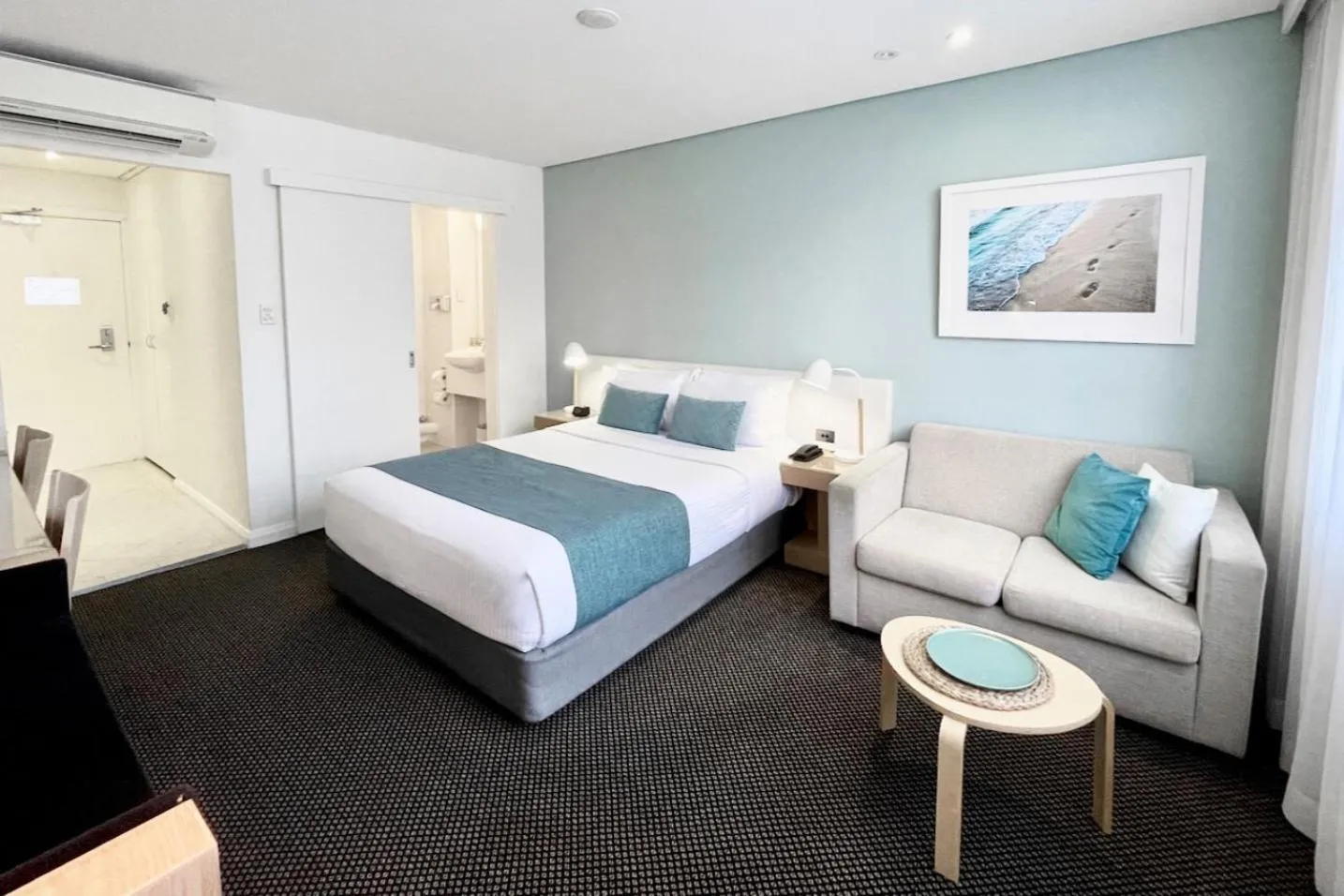 Photo of the whole room, Bed in Coogee Sands Hotel & Apartments