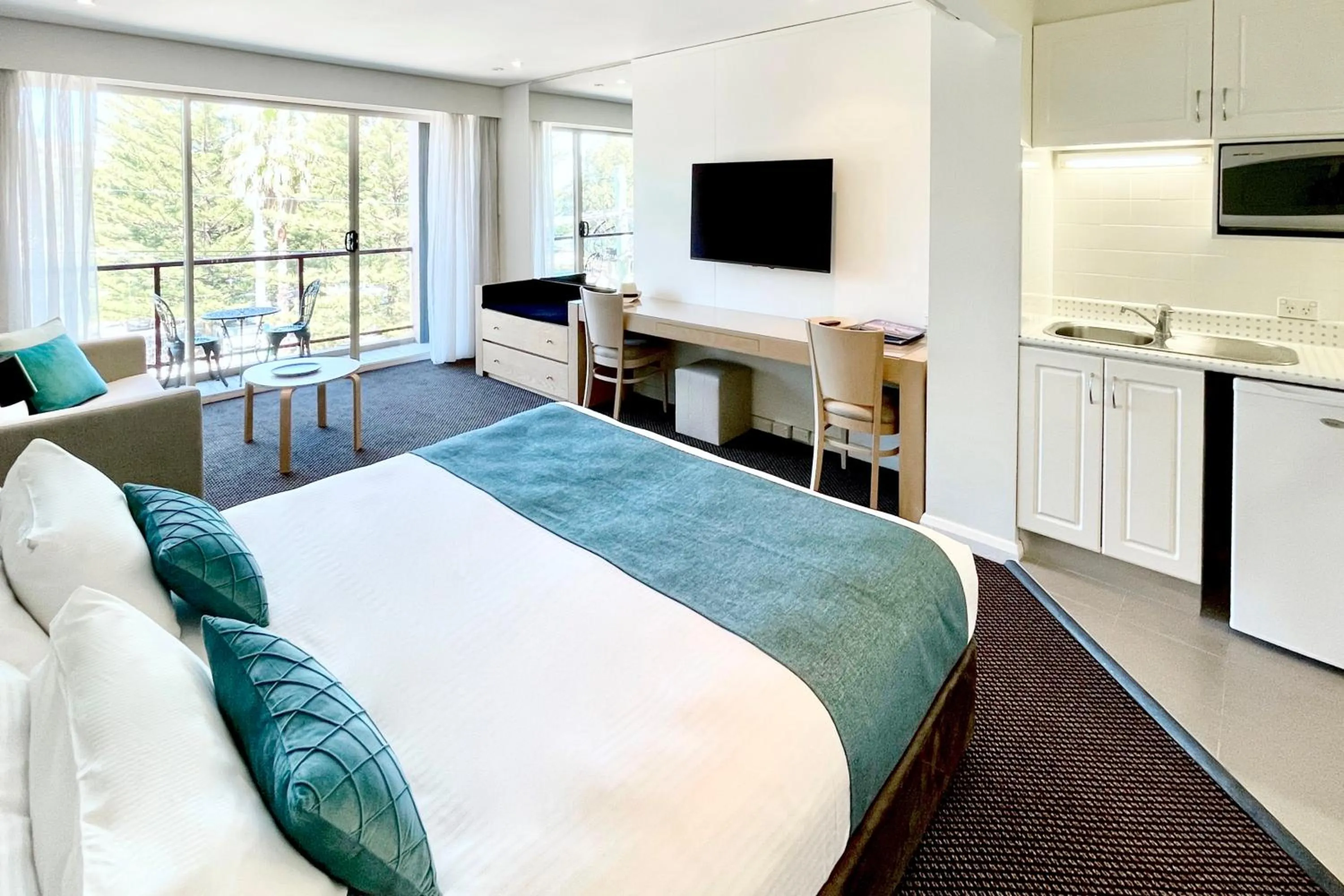 Photo of the whole room, Bed in Coogee Sands Hotel & Apartments