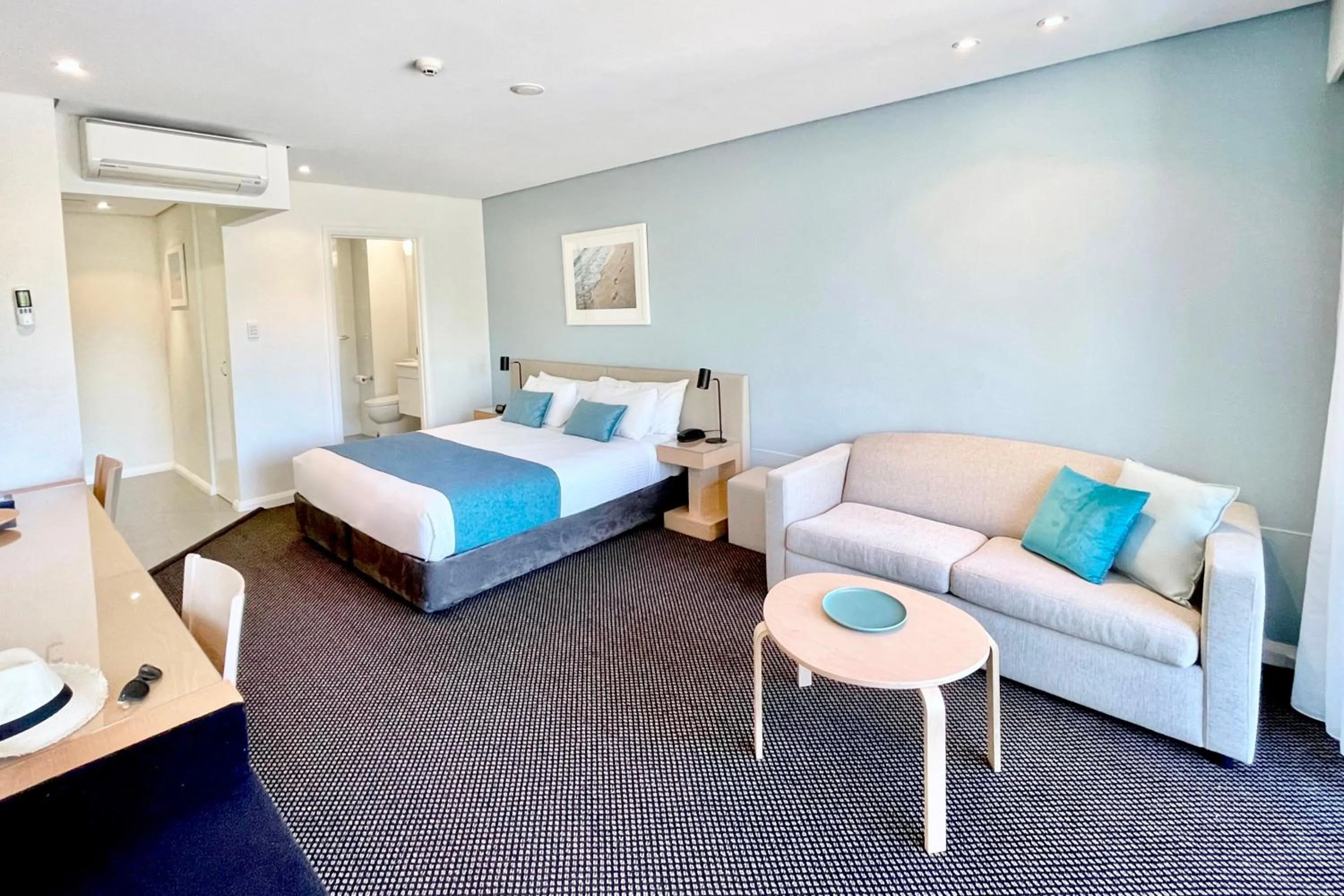 Photo of the whole room, Bed in Coogee Sands Hotel & Apartments