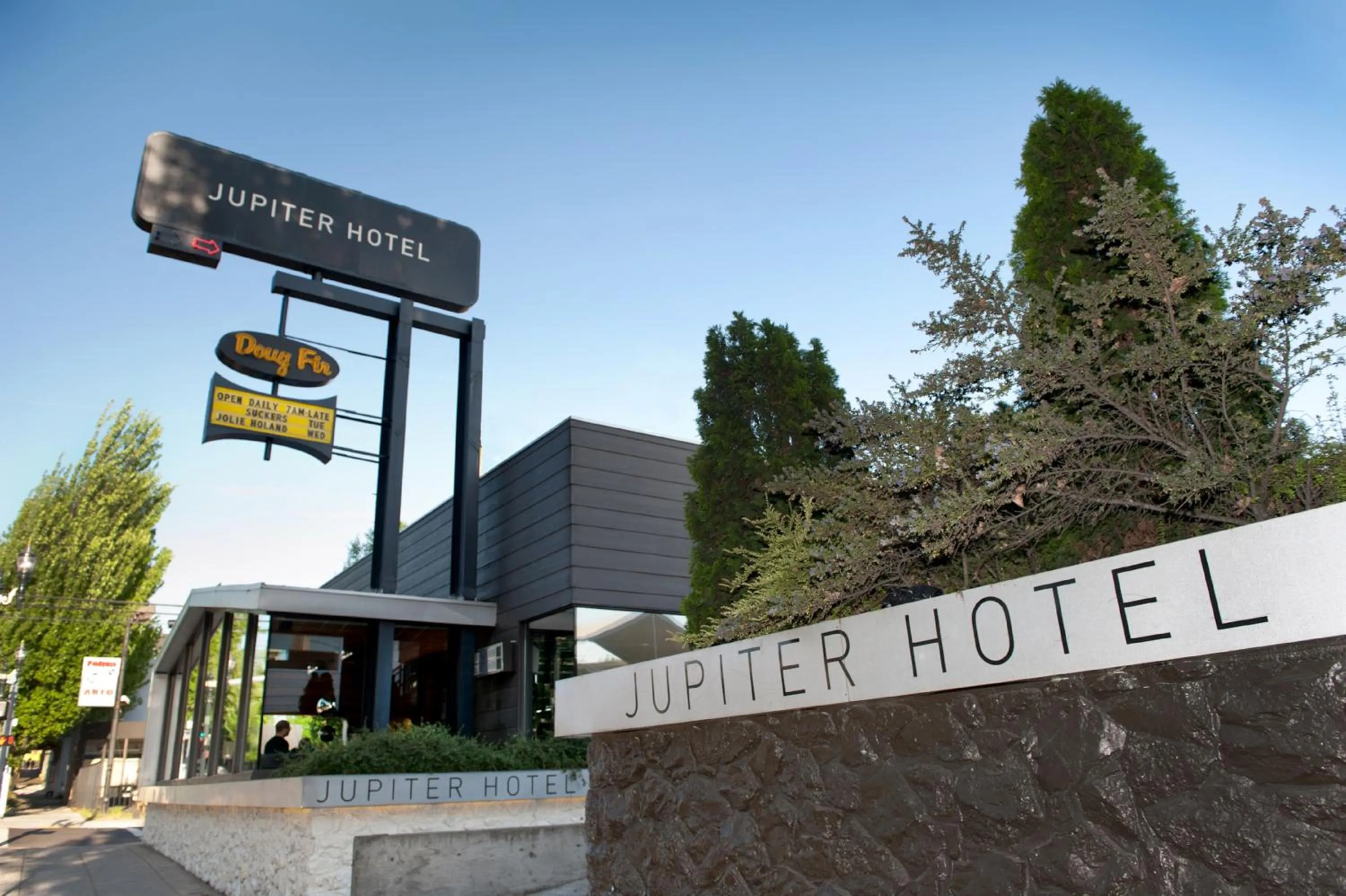 Facade/entrance in Jupiter Hotel