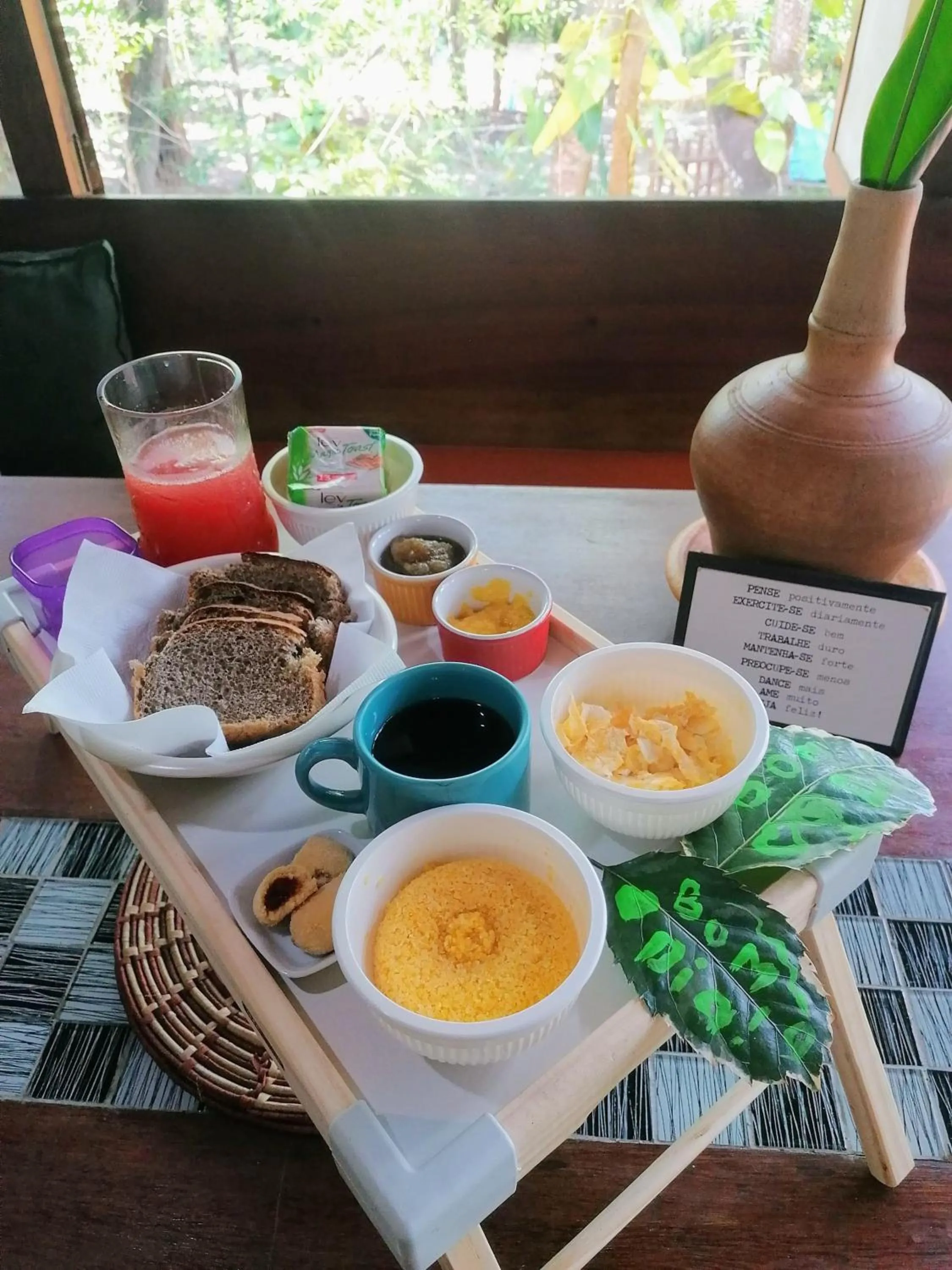 Continental breakfast in Recanto dos Pássaros Zen Apartamentos em meio de Natureza