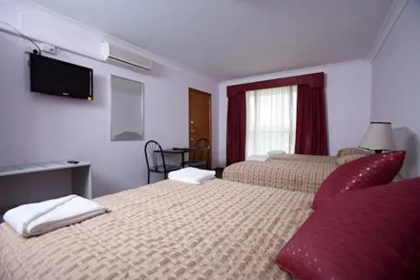 Photo of the whole room, Bed in Hume Villa Motor Inn UNDER NEW MANAGEMENT