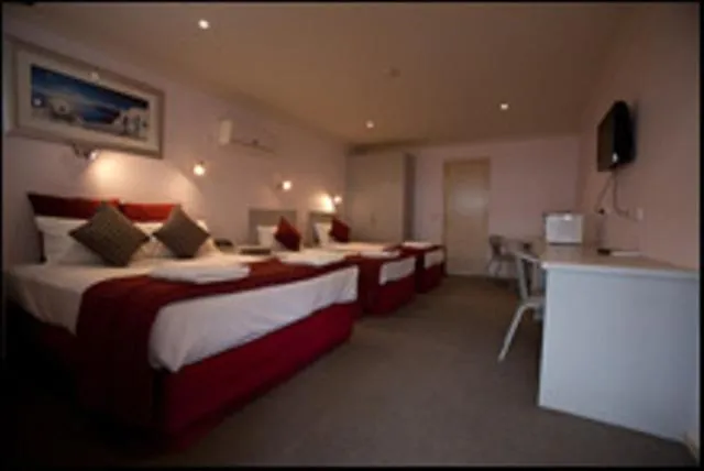 Photo of the whole room, Bed in Hume Villa Motor Inn UNDER NEW MANAGEMENT