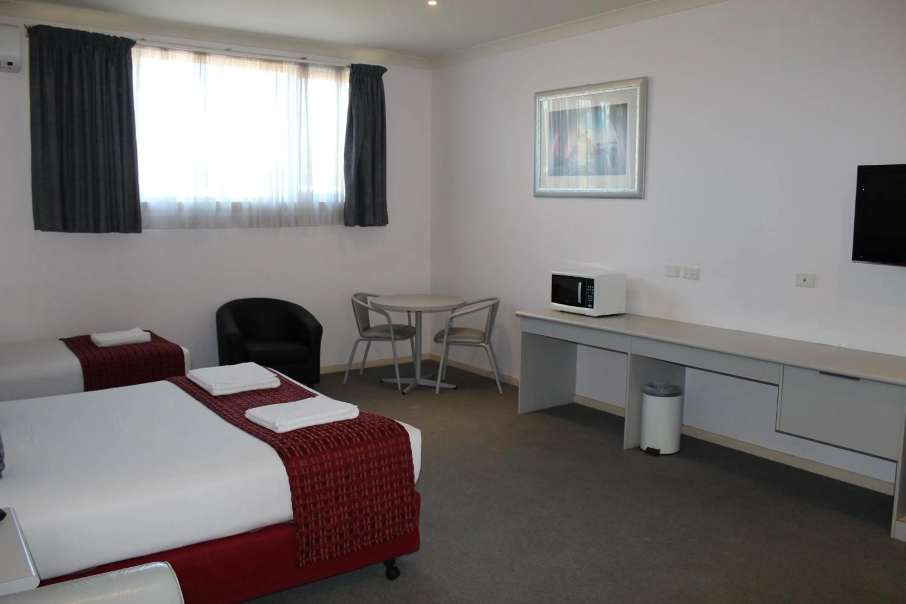 Photo of the whole room, Bed in Hume Villa Motor Inn UNDER NEW MANAGEMENT