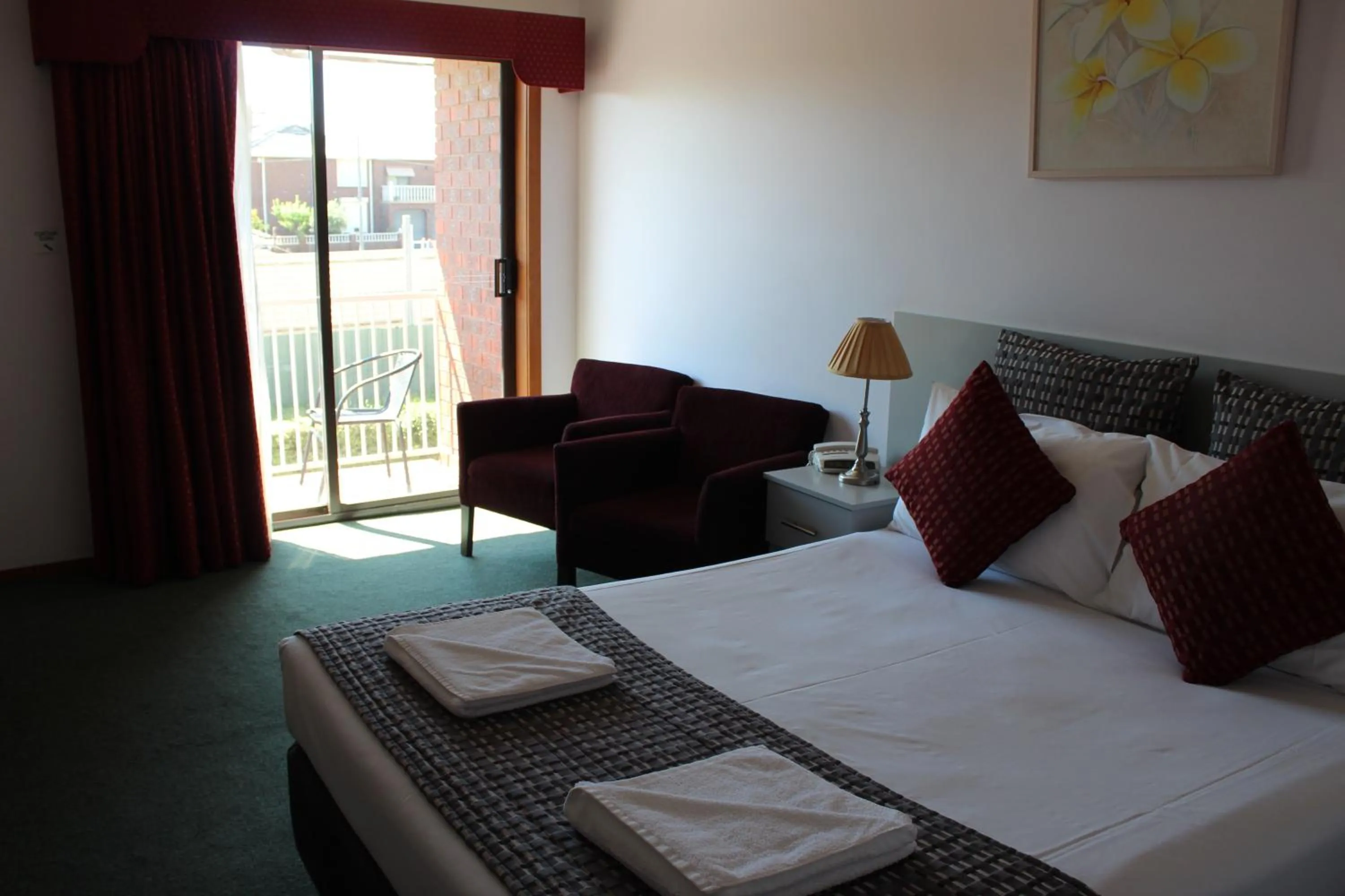 Bed in Hume Villa Motor Inn UNDER NEW MANAGEMENT