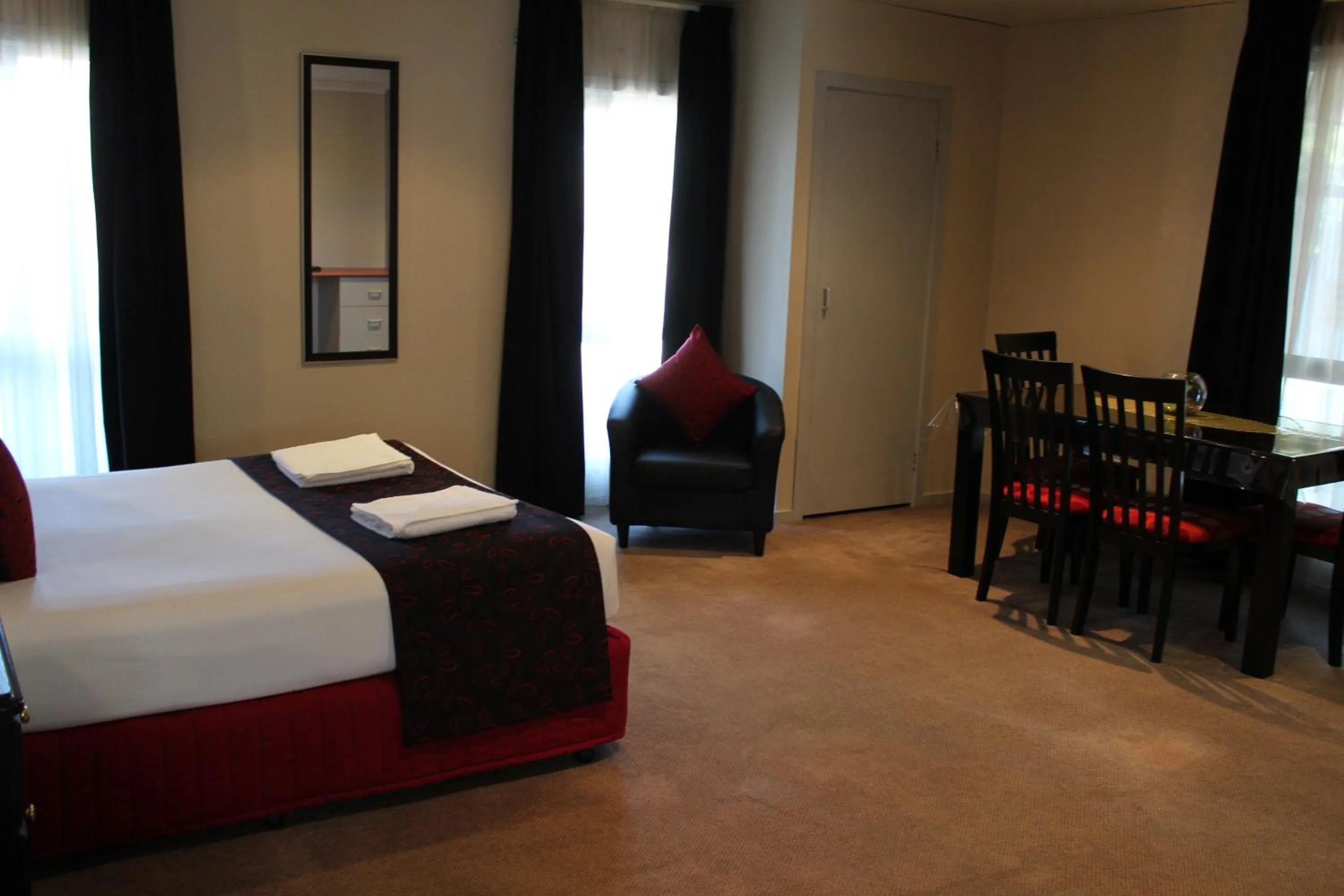 Bed in Hume Villa Motor Inn UNDER NEW MANAGEMENT