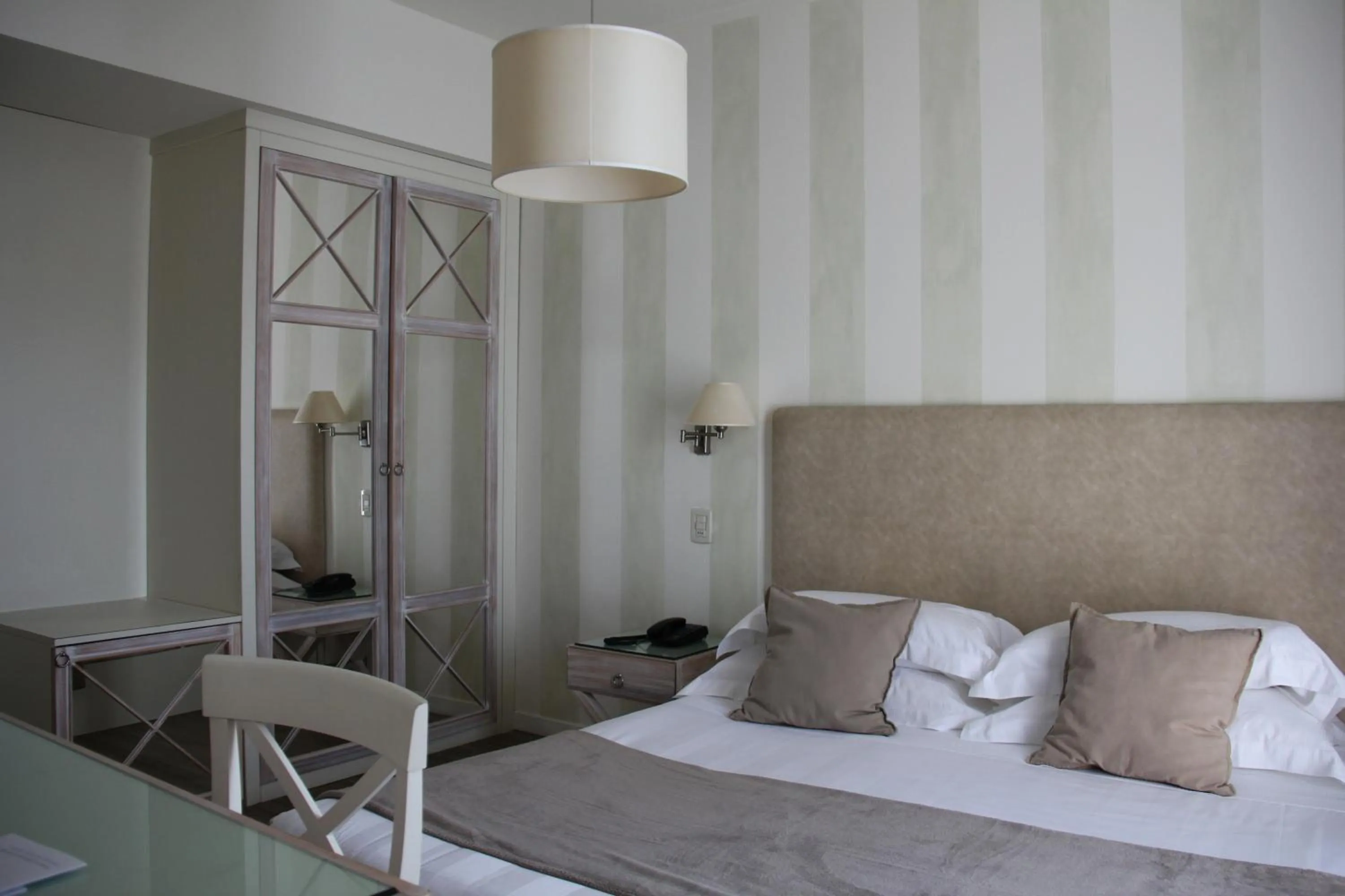 Photo of the whole room, Bed in Hotel Bijou