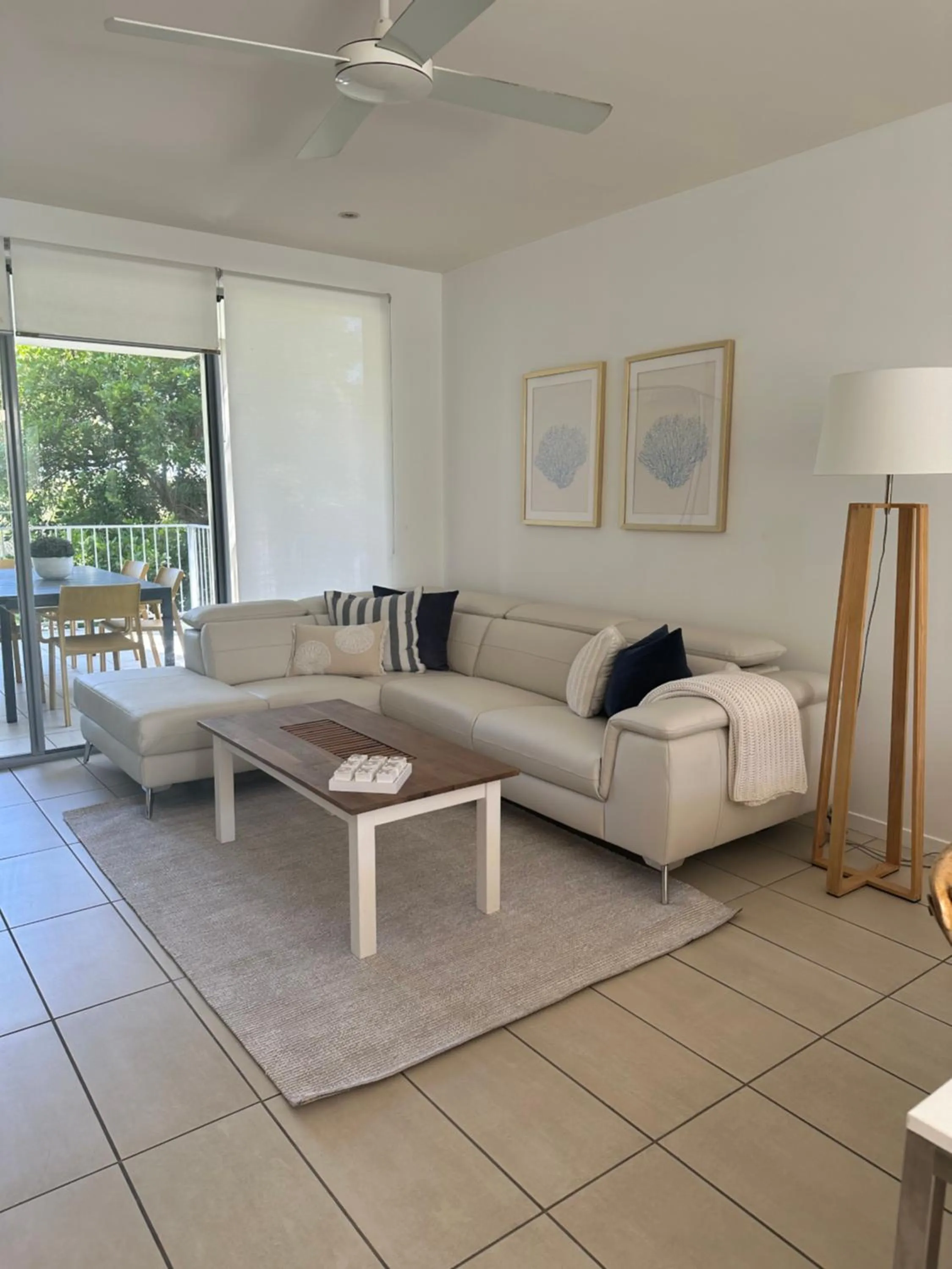 Living room, Bed in Metzo Noosa Resort