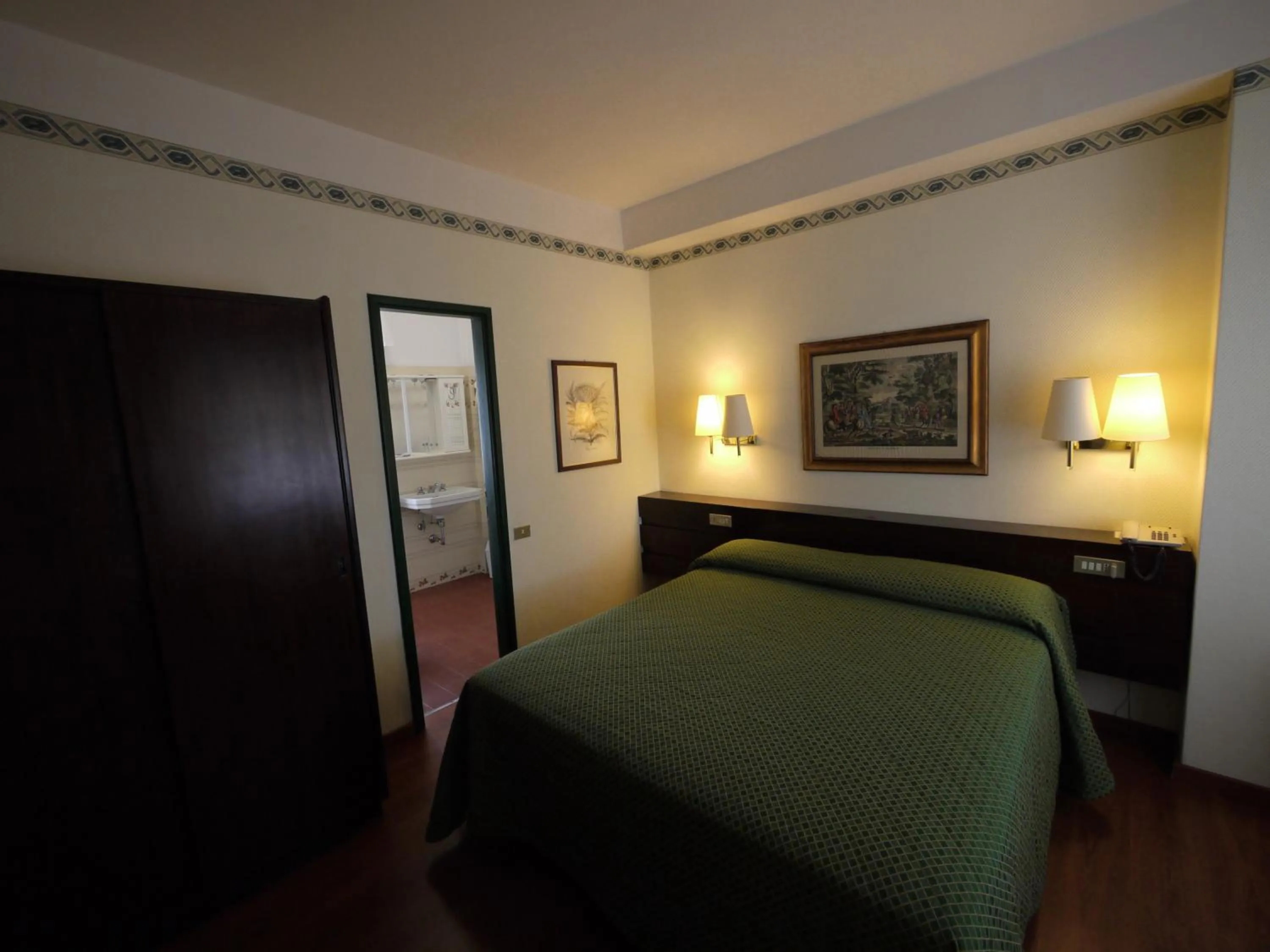 Bedroom, Bed in Hotel Piccadilly