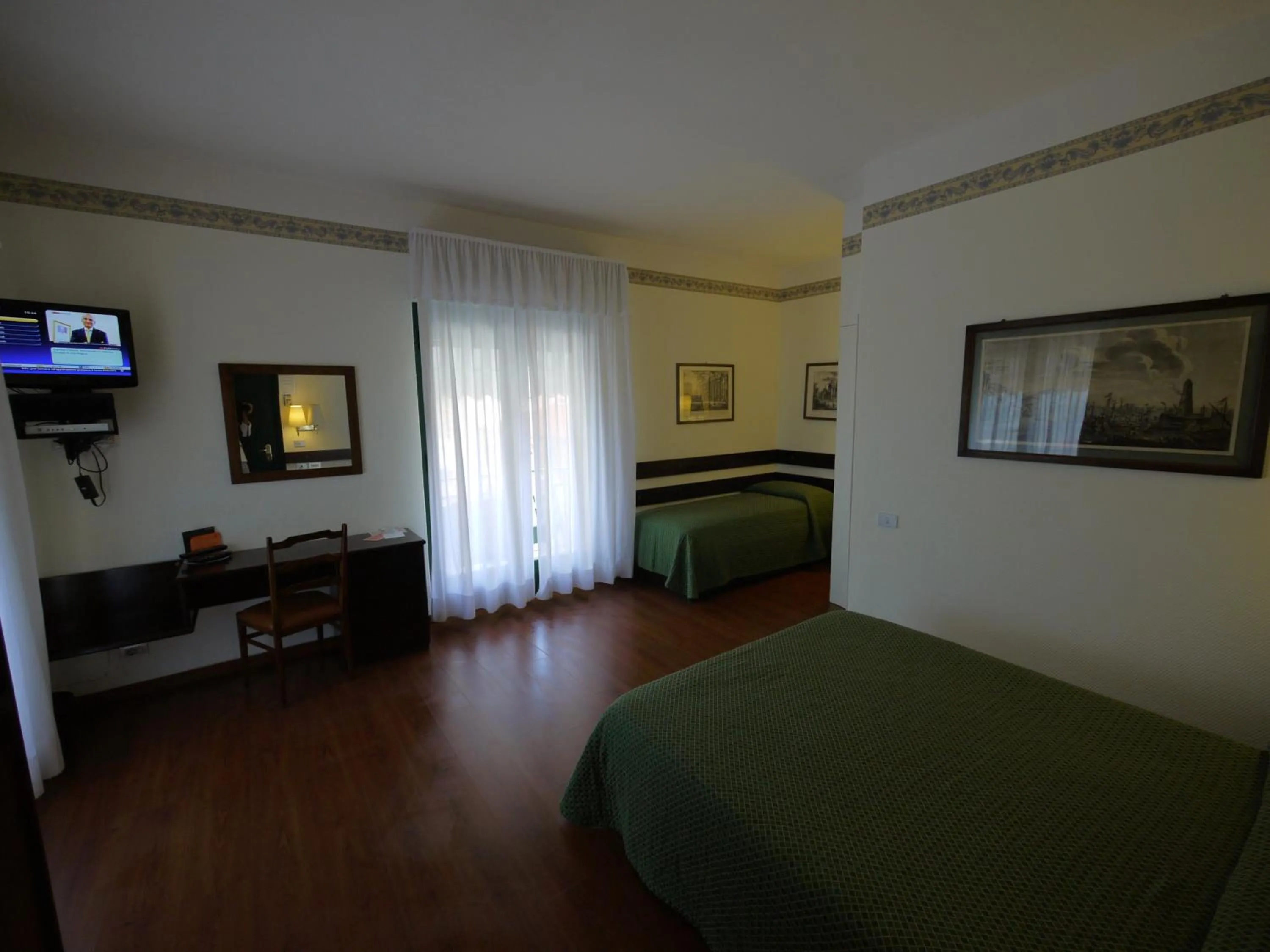 Bedroom, Bed in Hotel Piccadilly