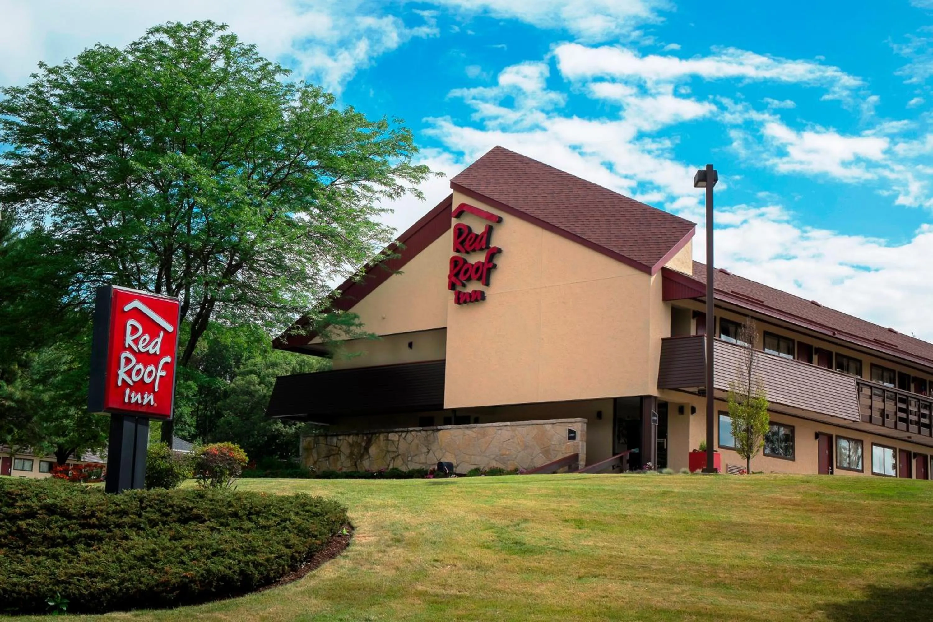 Property building in Red Roof Inn Boston - Southborough/Worcester