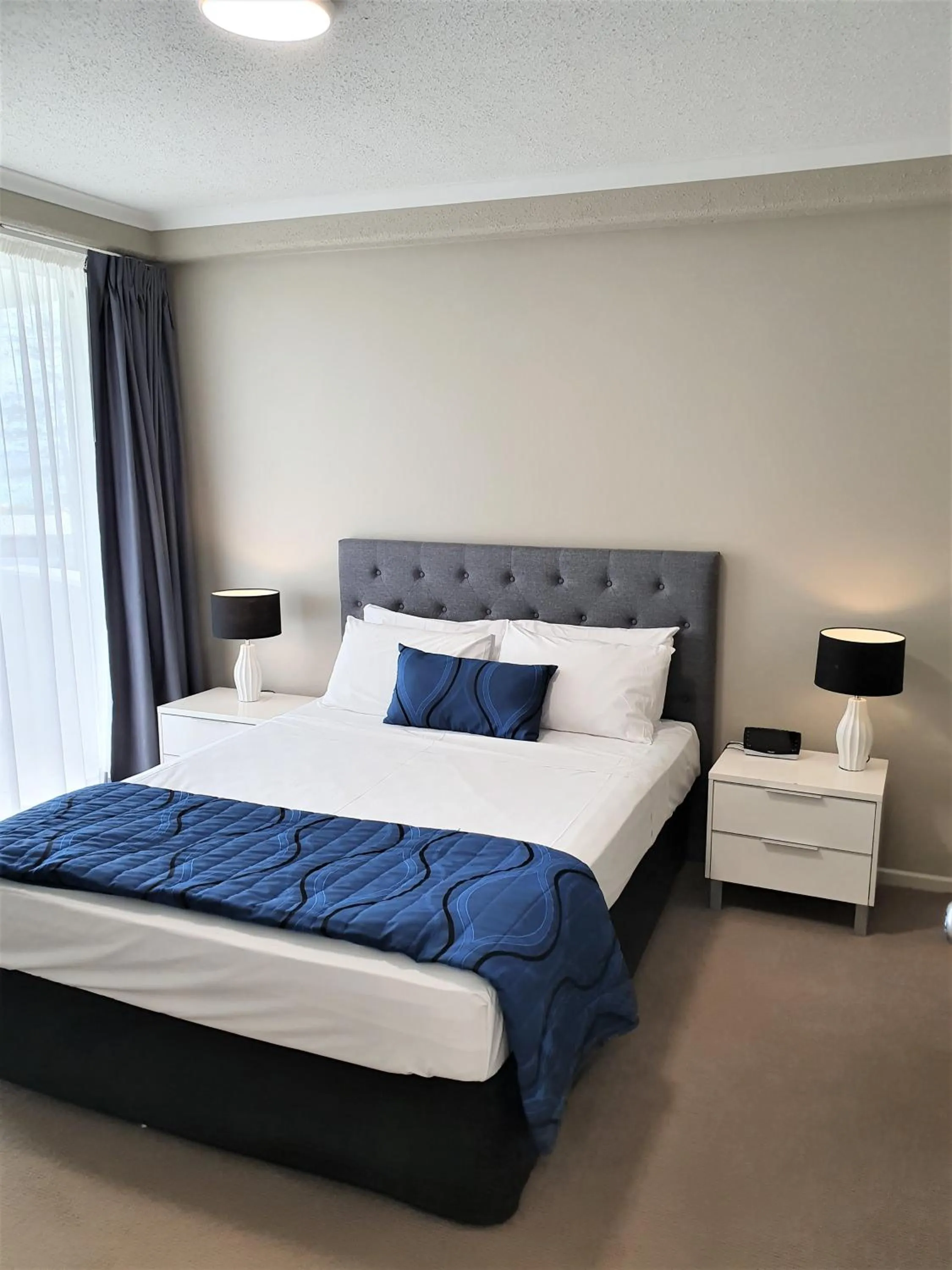 Bed in Kirra Beach Apartments