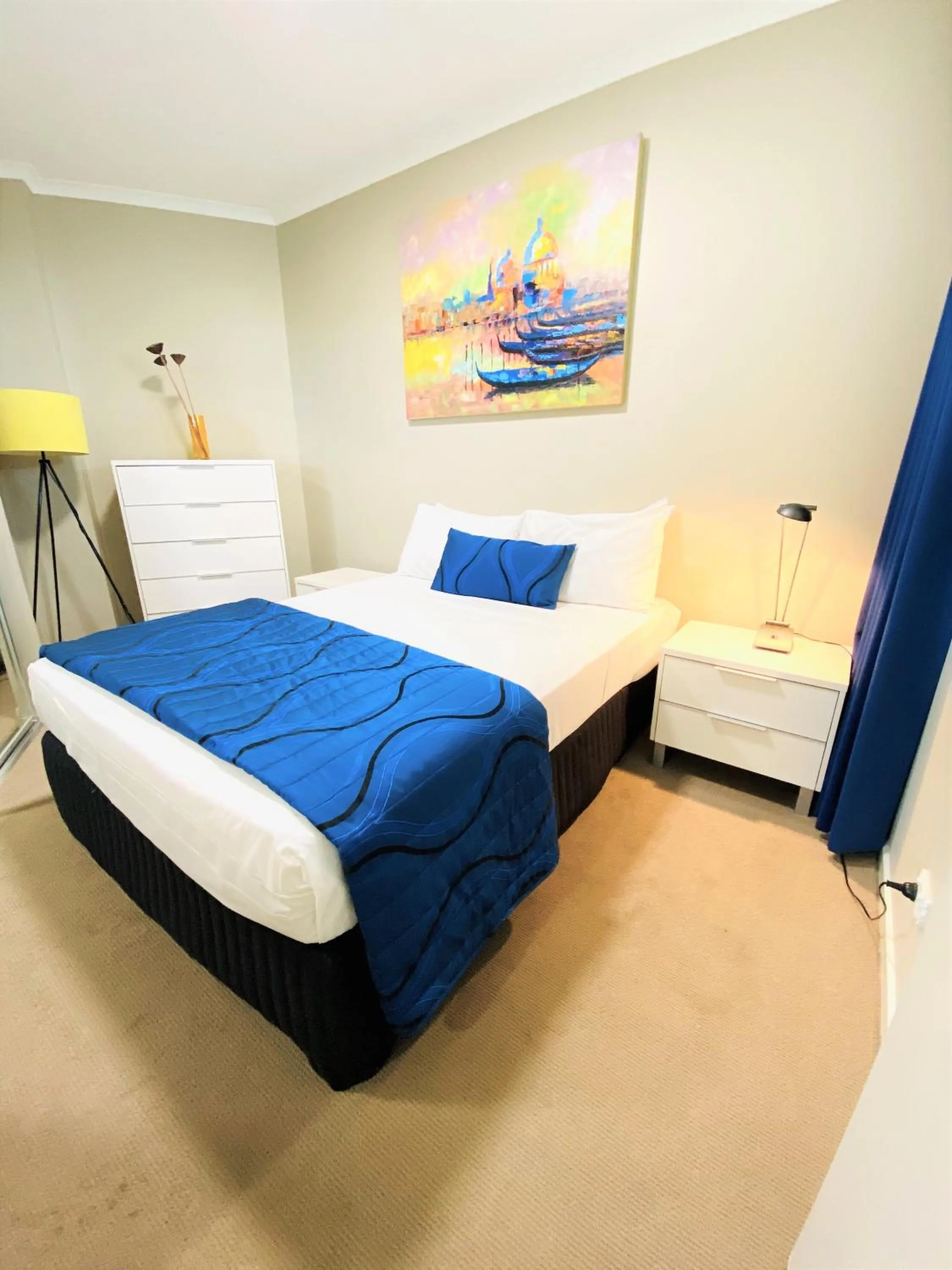 Bed in Kirra Beach Apartments