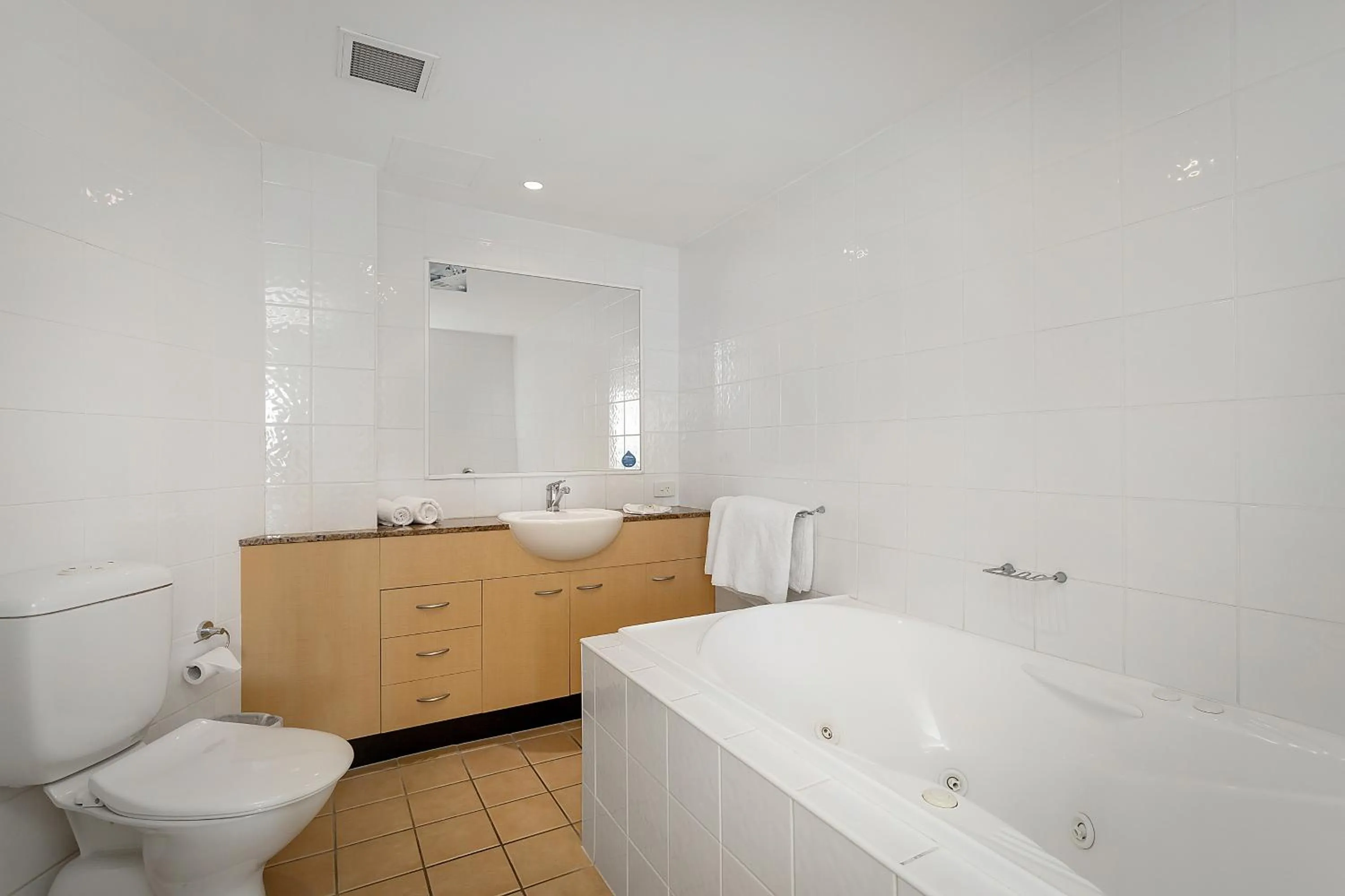 Shower in Kirra Beach Apartments