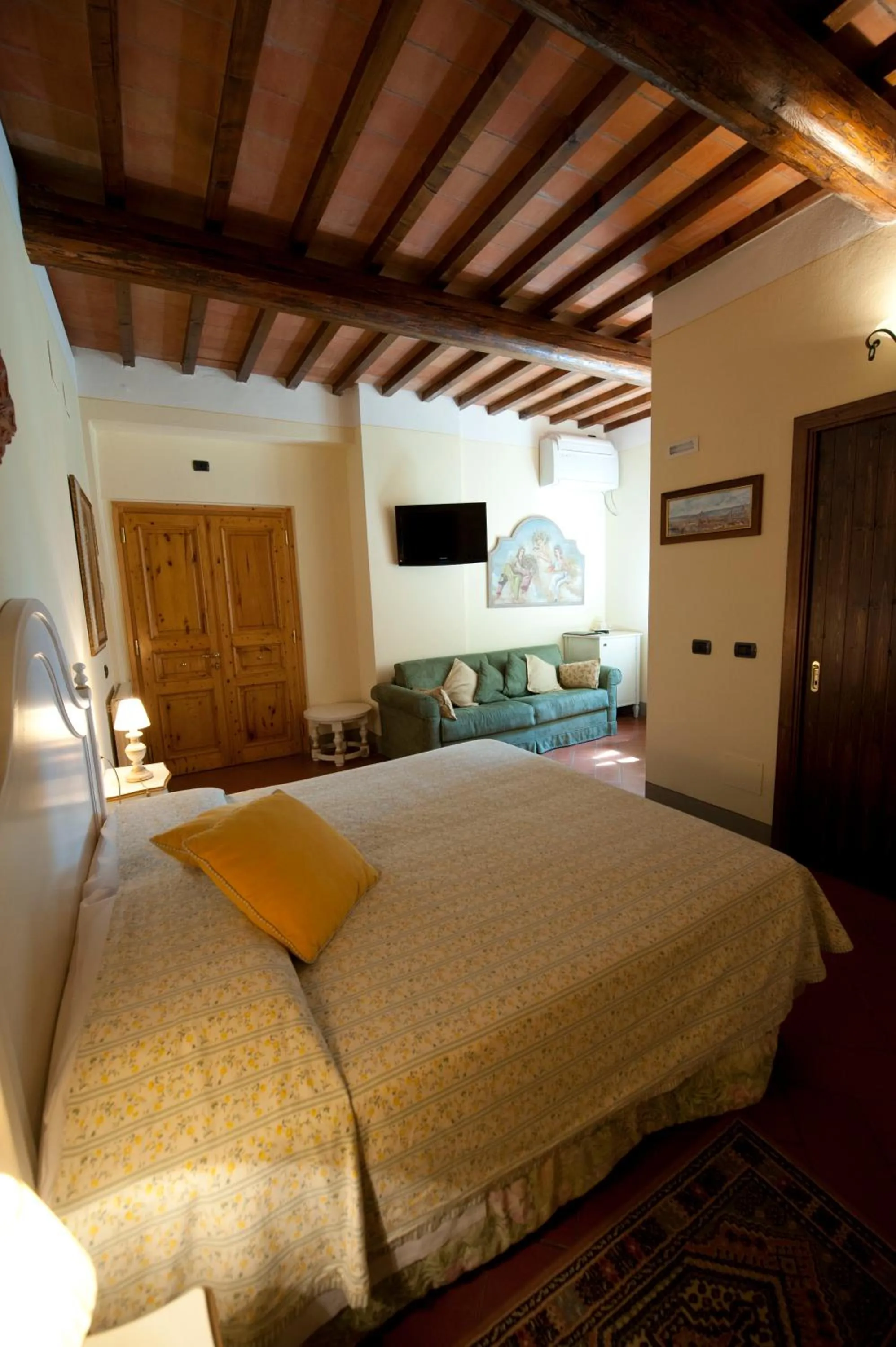 Photo of the whole room, Bed in Agriturismo Vecchio Borgo Di Inalbi