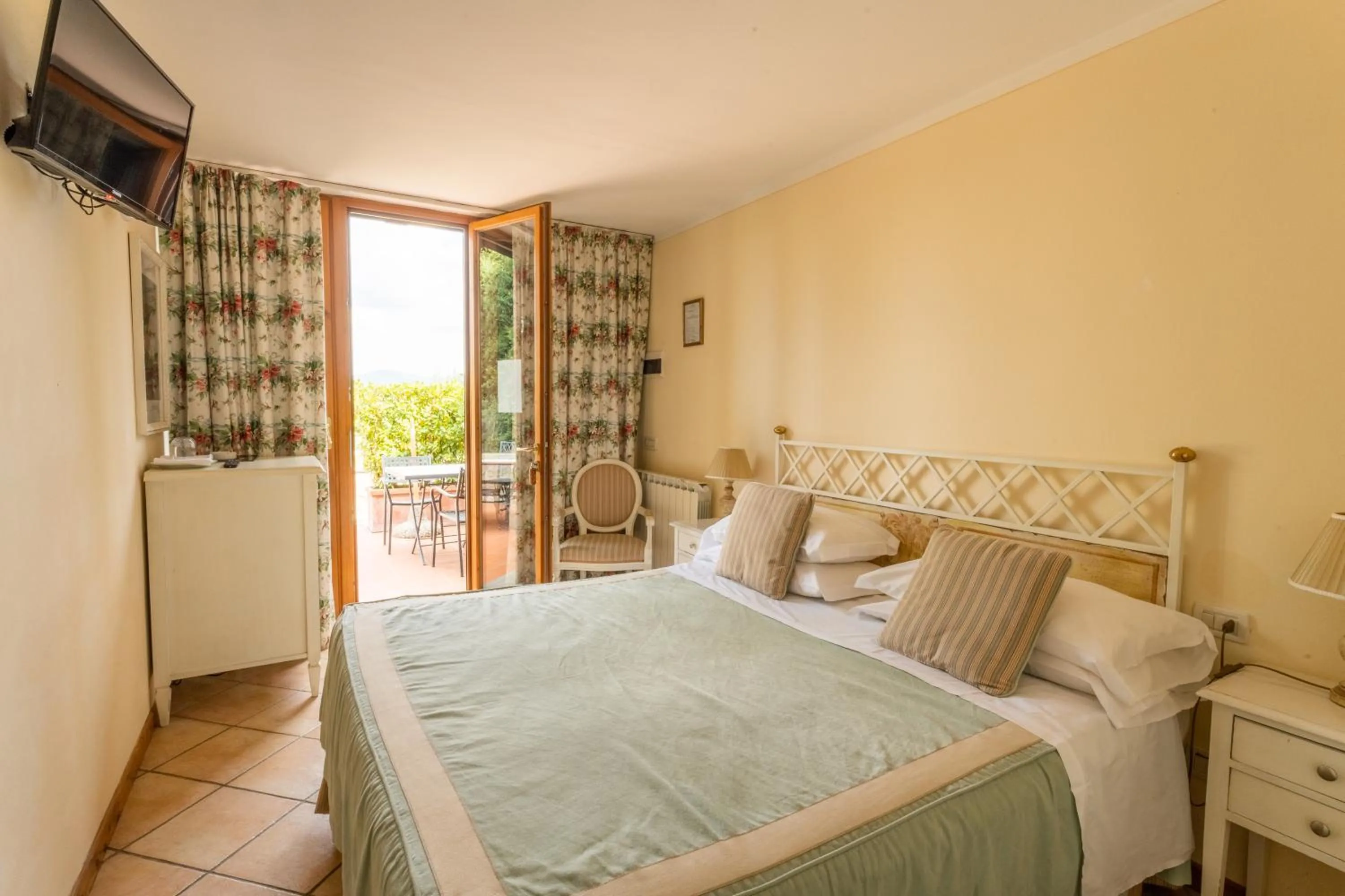 Photo of the whole room, Bed in Agriturismo Vecchio Borgo Di Inalbi