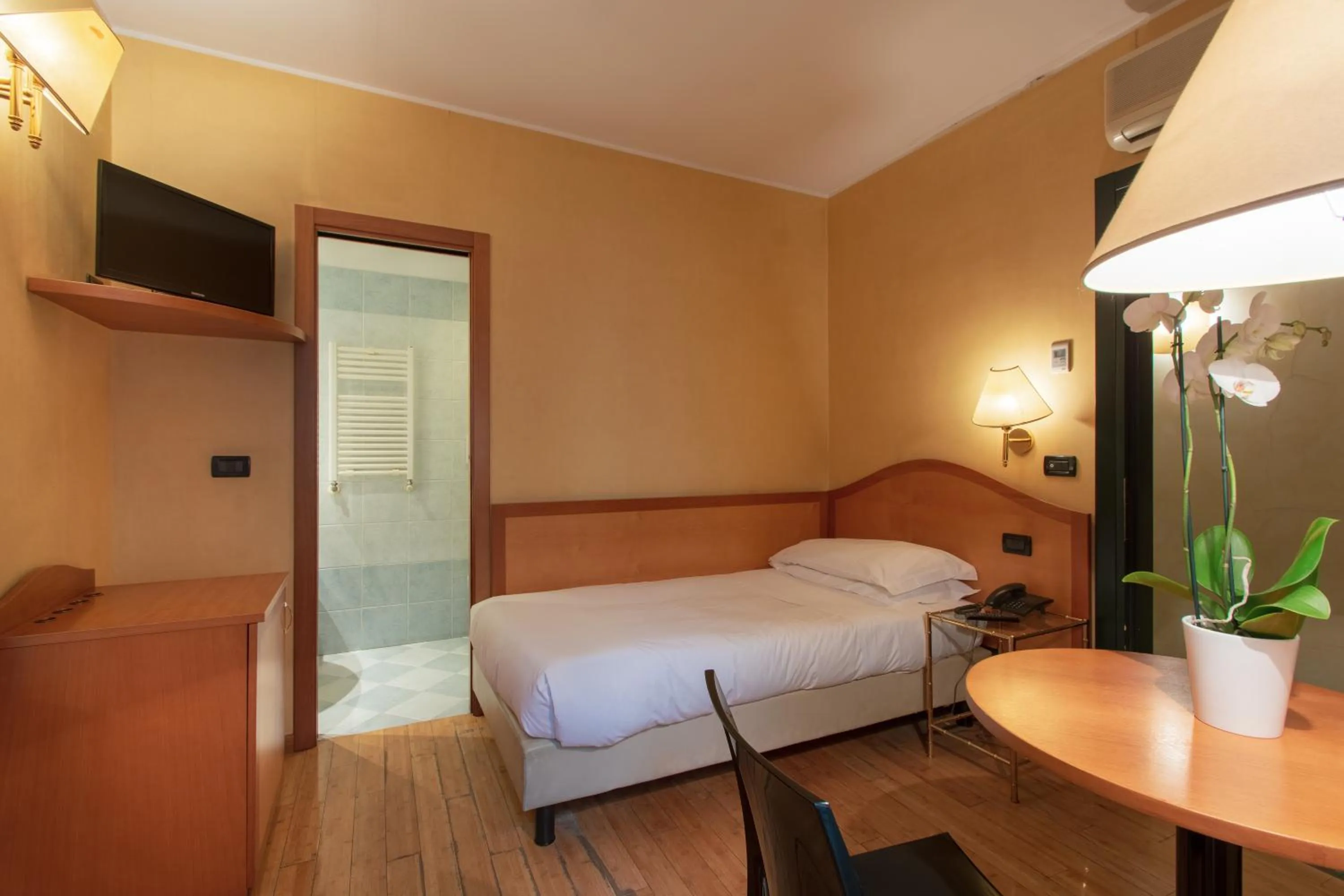 Bed in Hotel Bologna