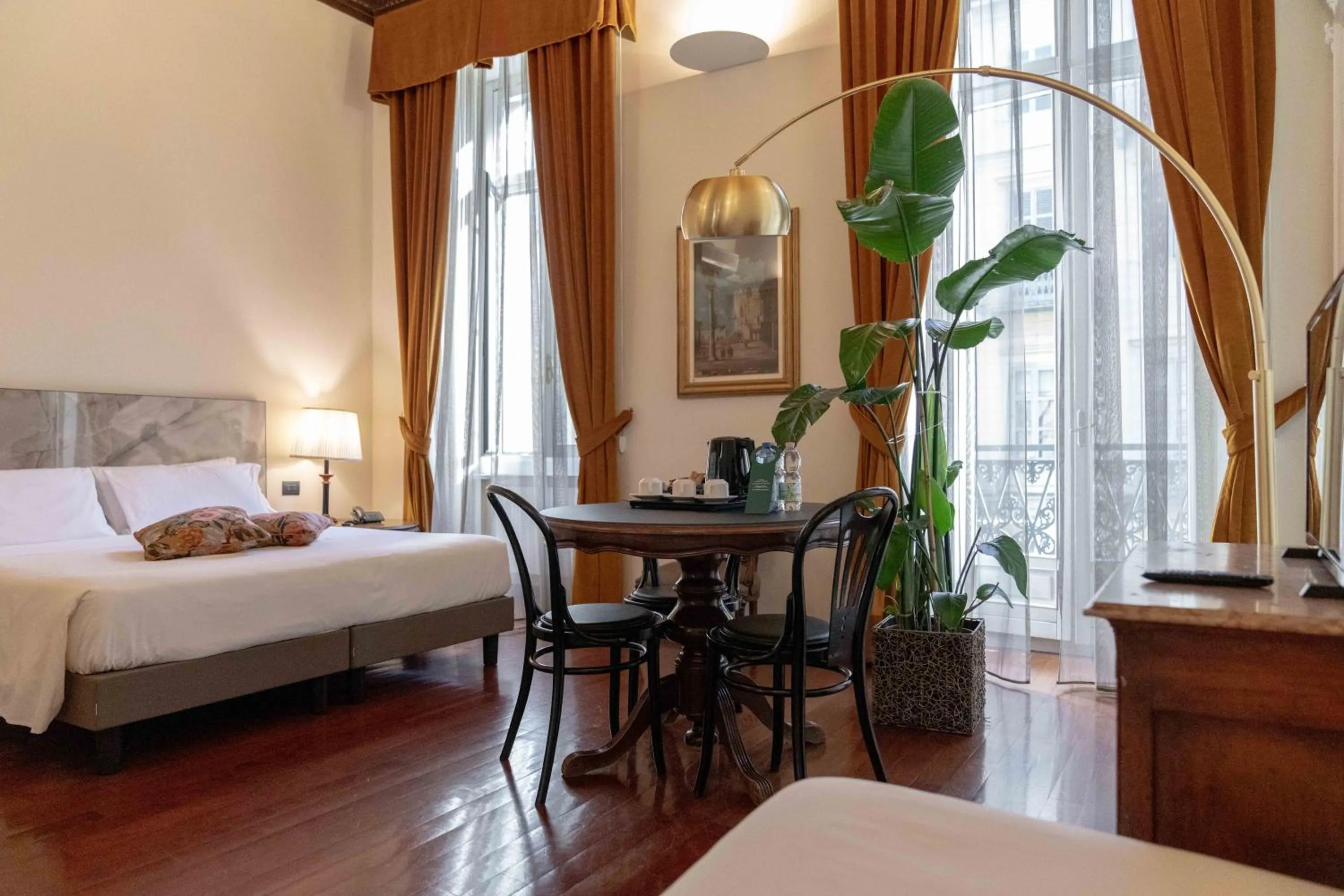 Photo of the whole room, Bed in Hotel Bologna