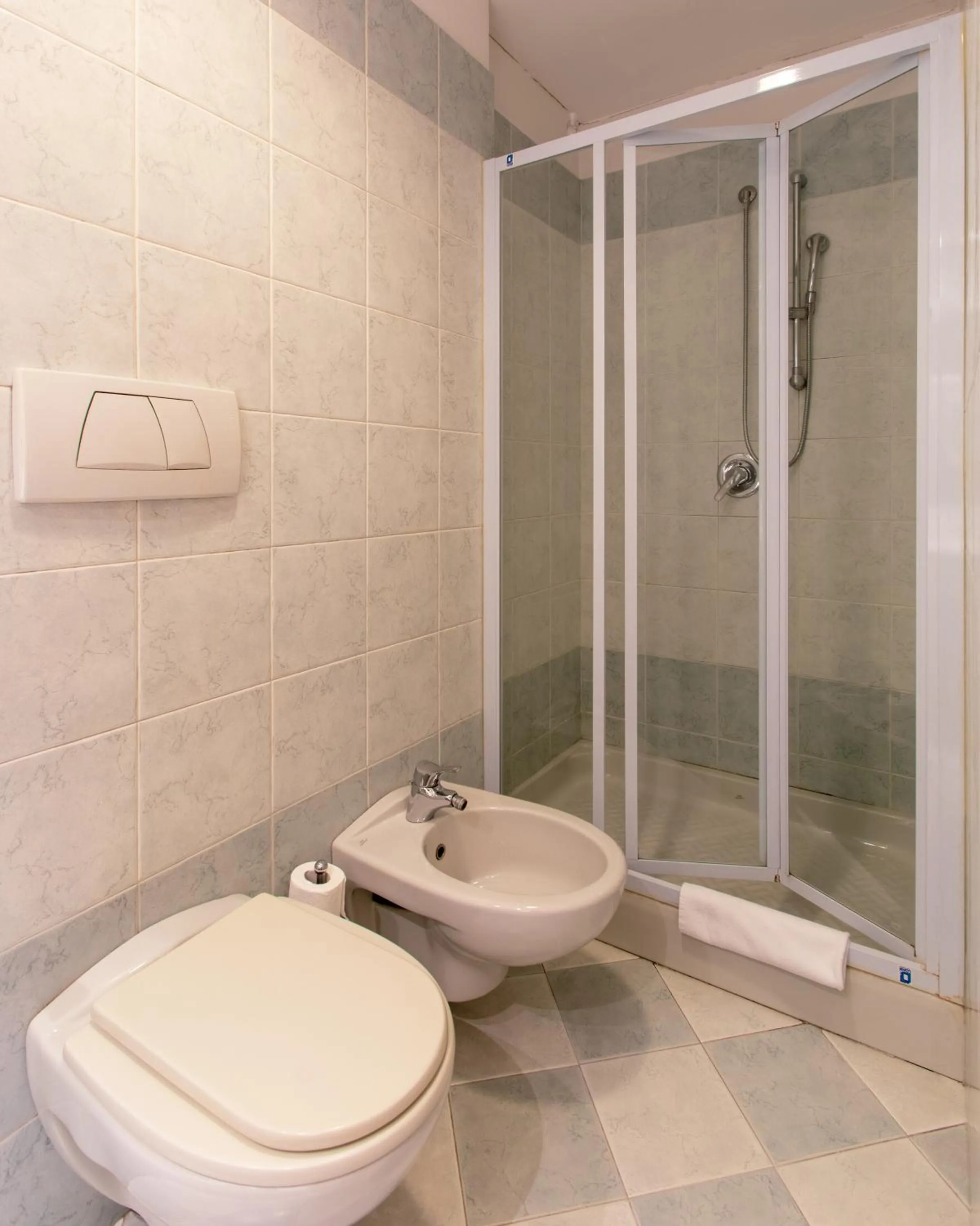 Bathroom in Hotel Bologna