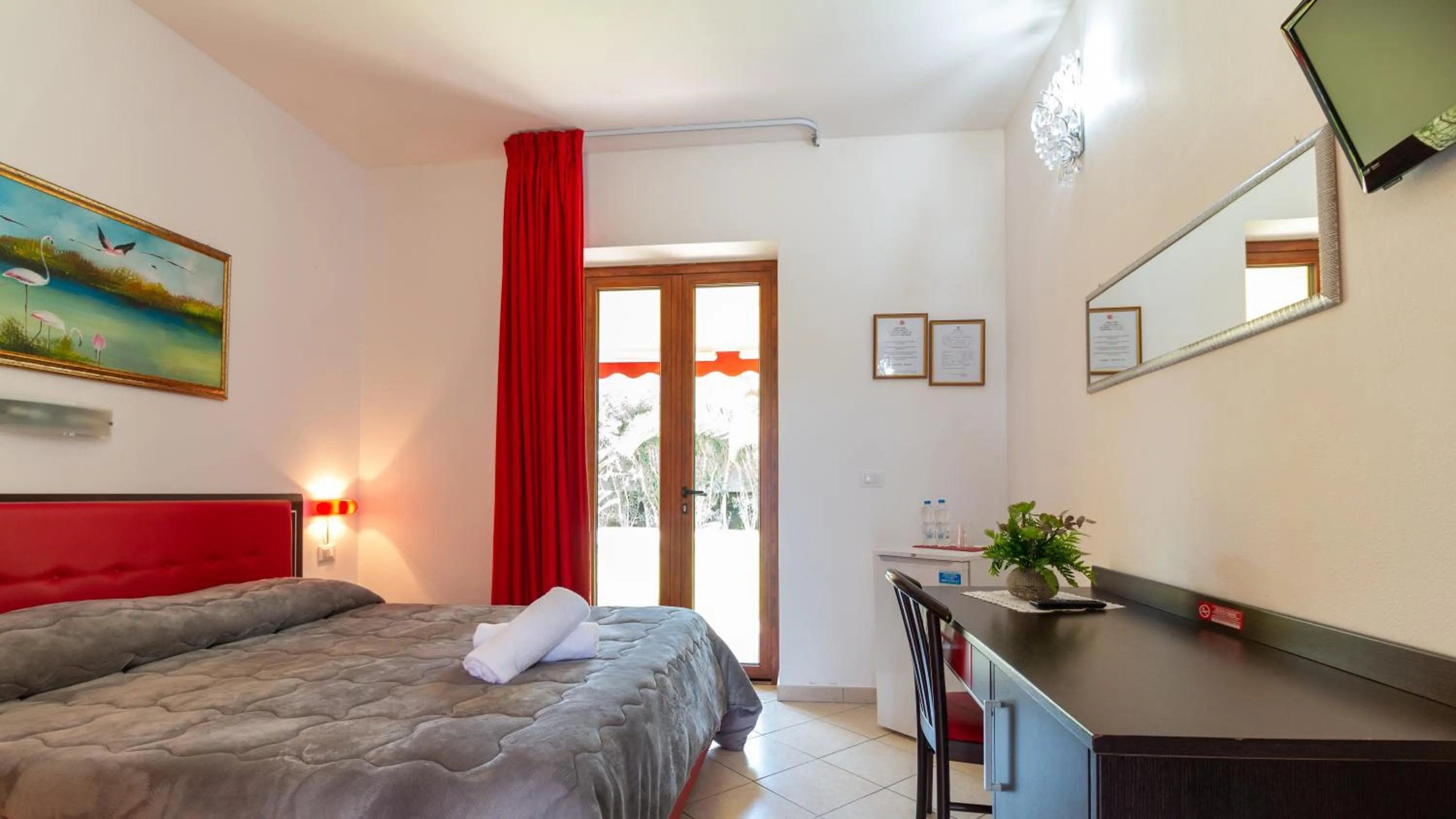 Queen Room with Garden View in Su Soi