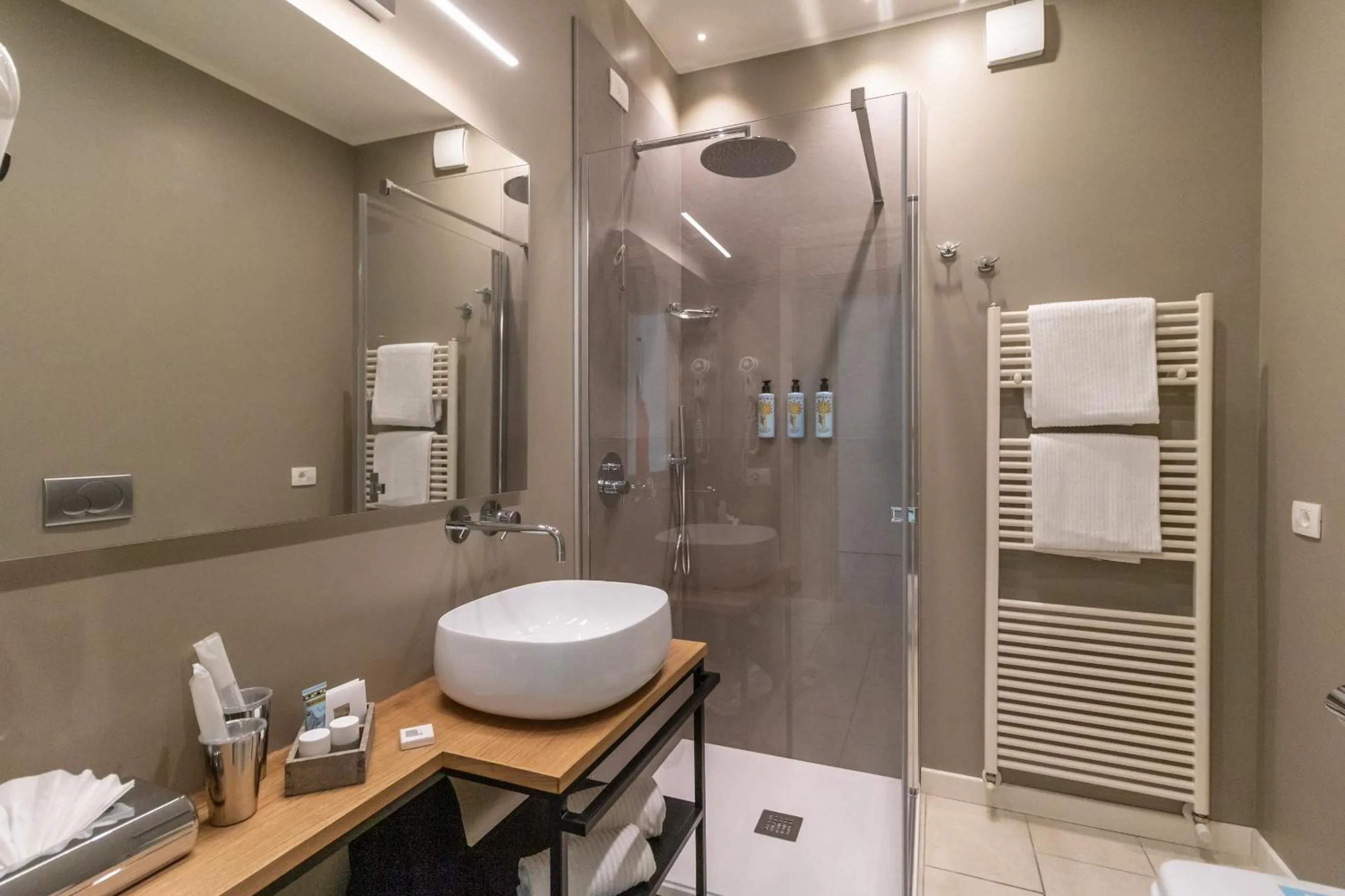 Bathroom in Vistamare Suite