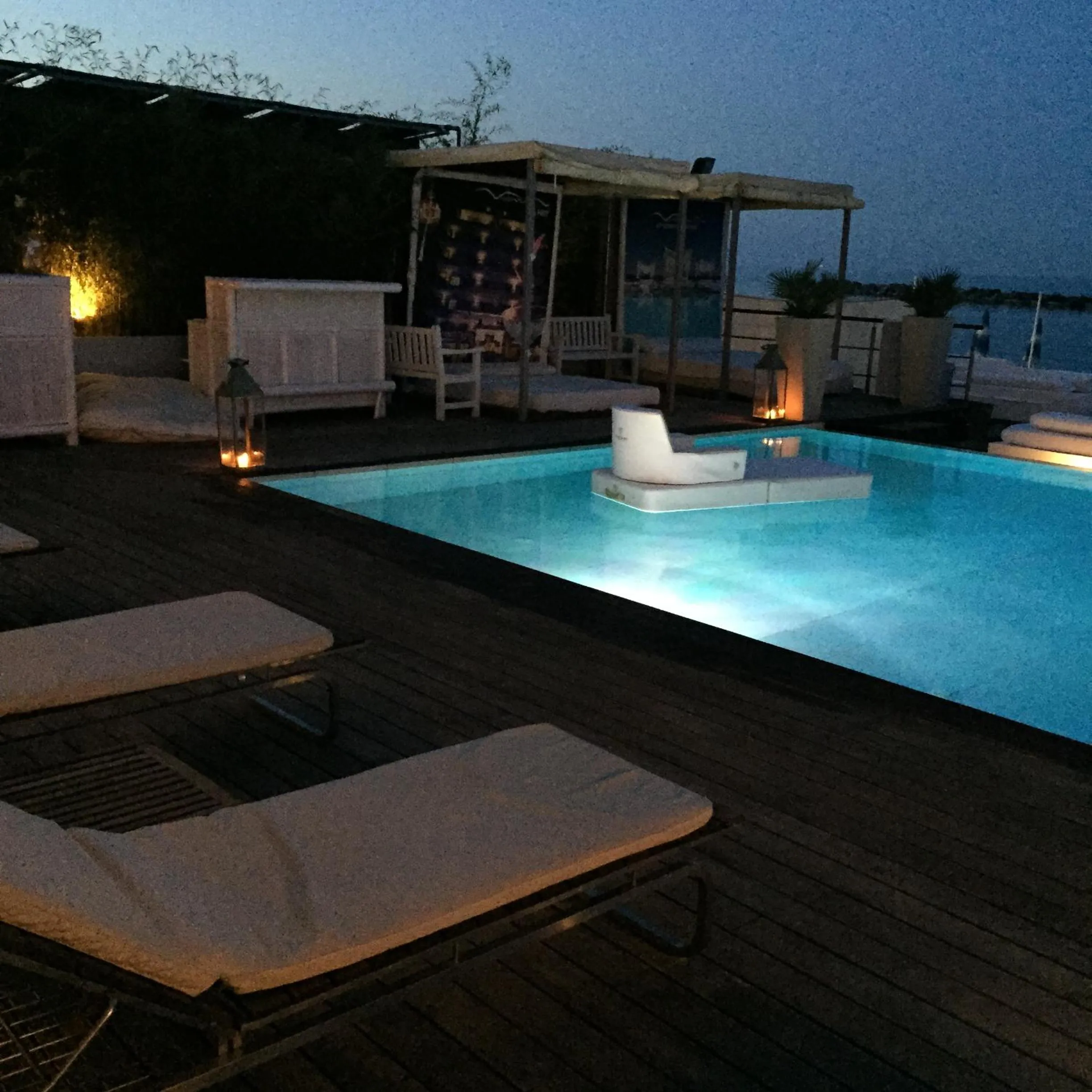 Swimming pool in Vistamare Suite