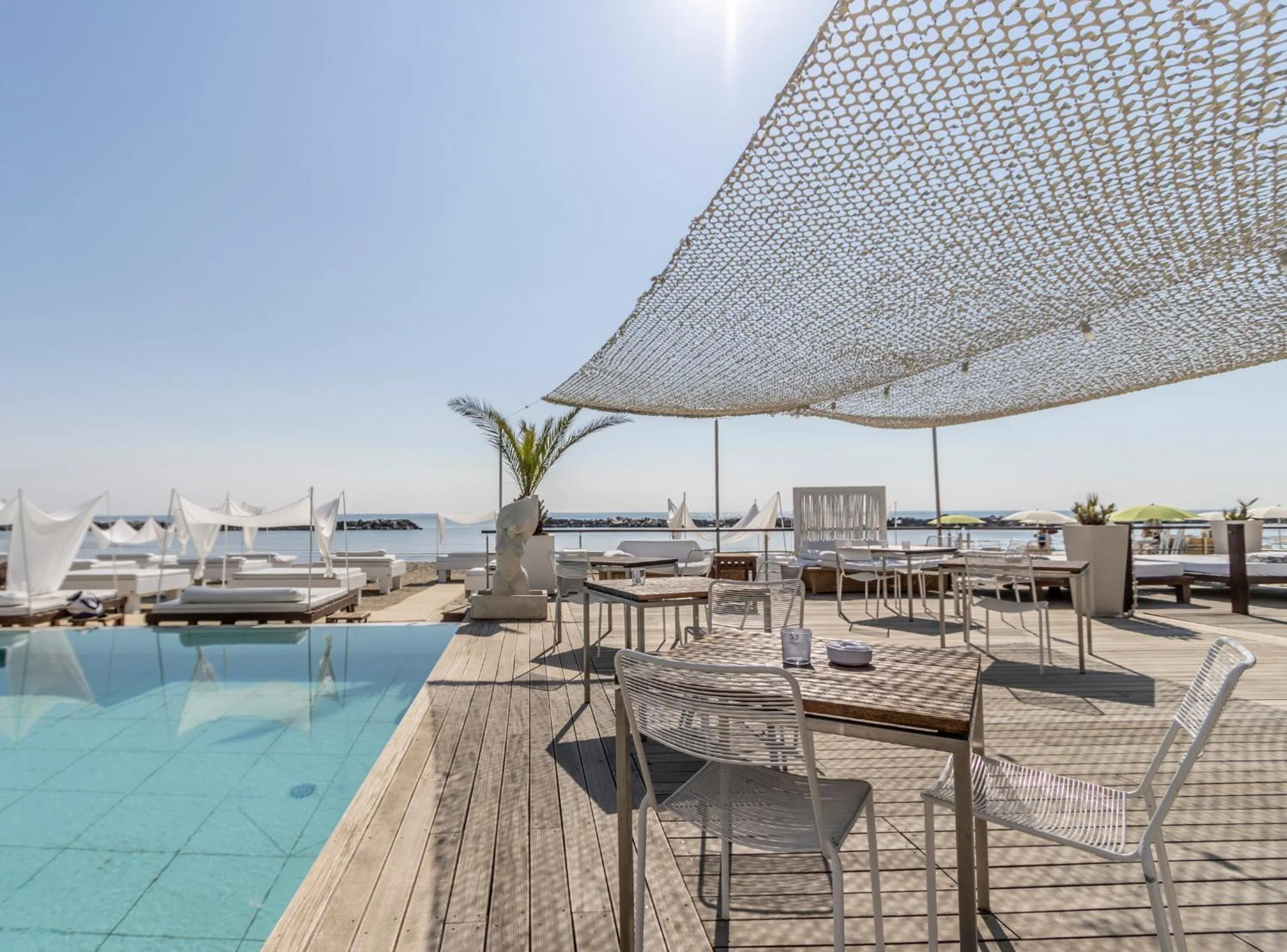 Swimming pool in Vistamare Suite