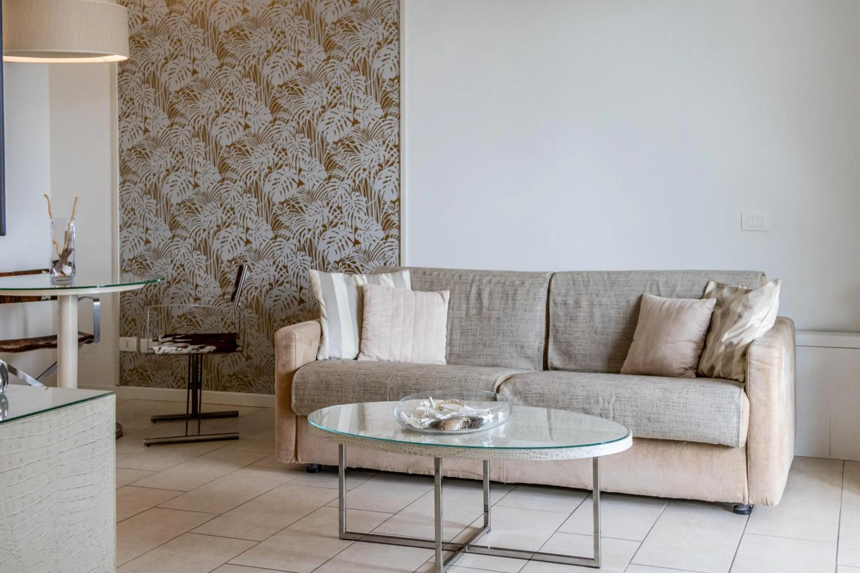 Living room in Vistamare Suite