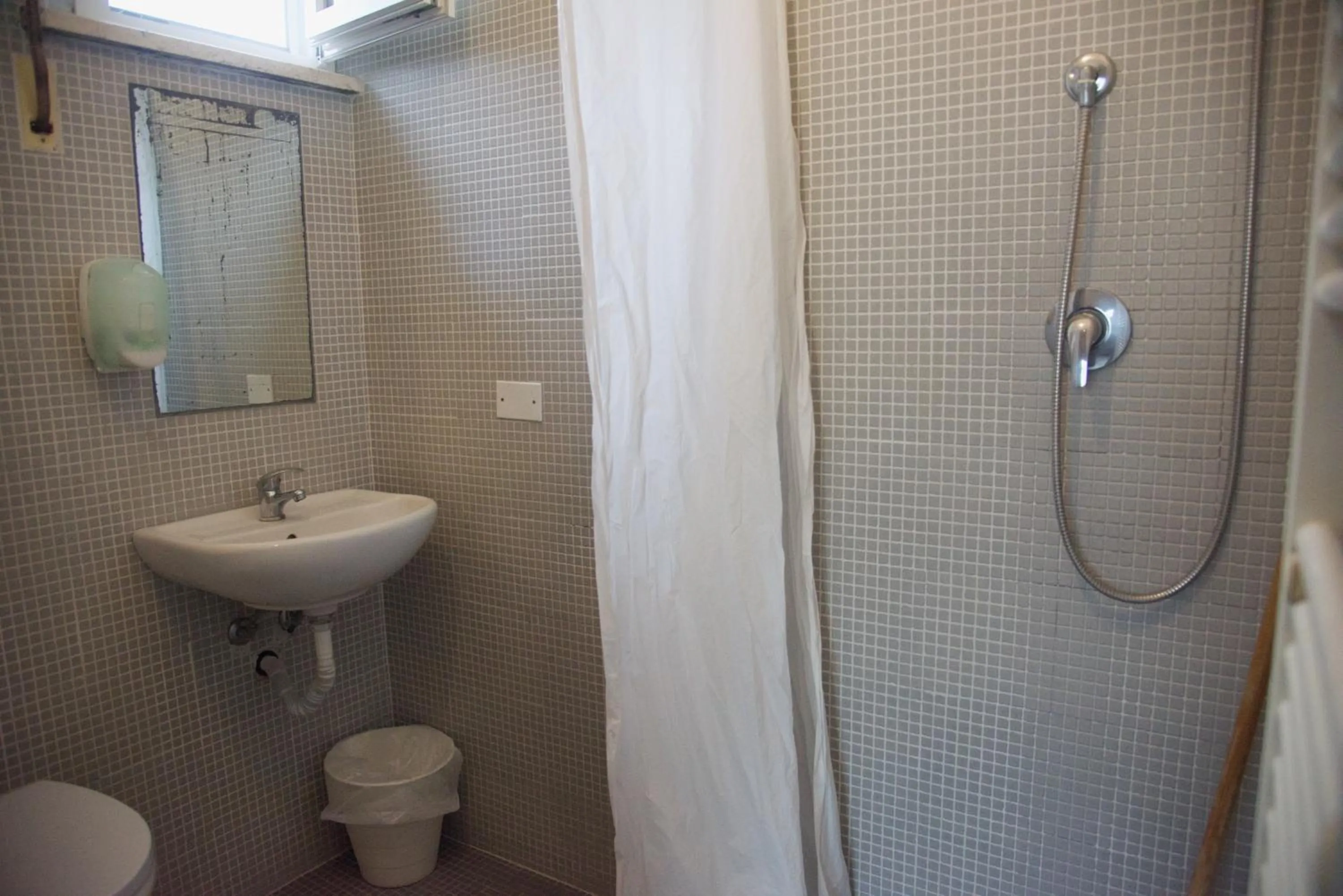 Toilet in Sunflower City Student Hostel & Bar