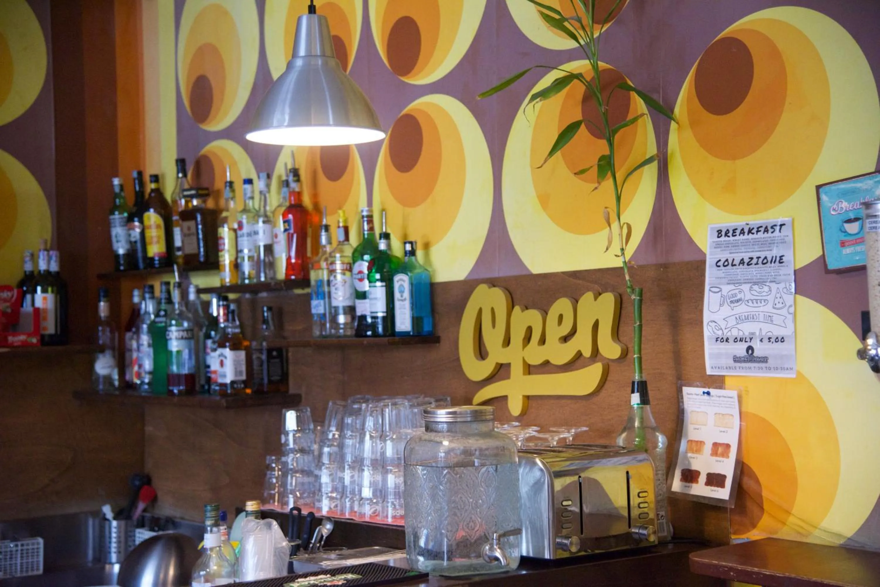 Lounge or bar in Sunflower City Student Hostel & Bar