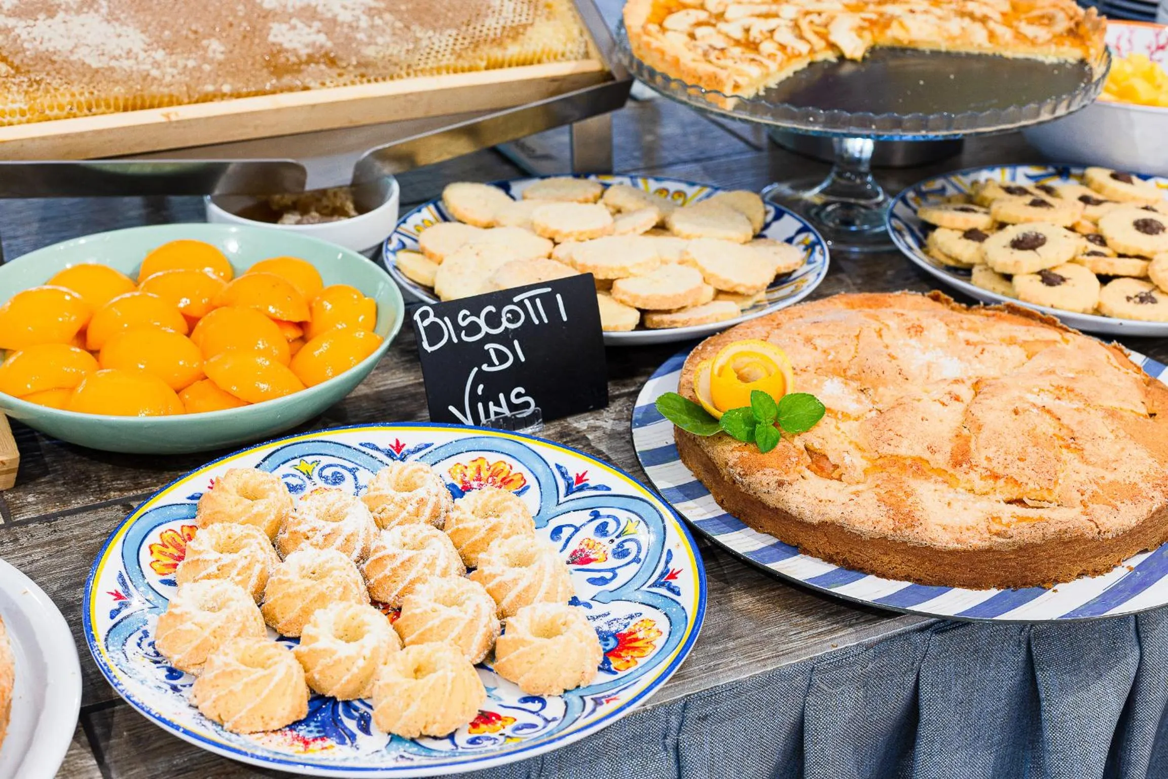 Restaurant/places to eat in Hotel Kiss