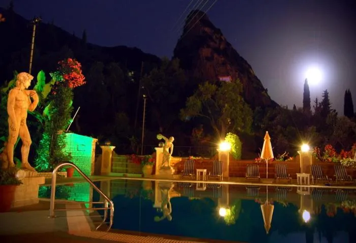 Property building in Agios Gordios Stevens on the hill
