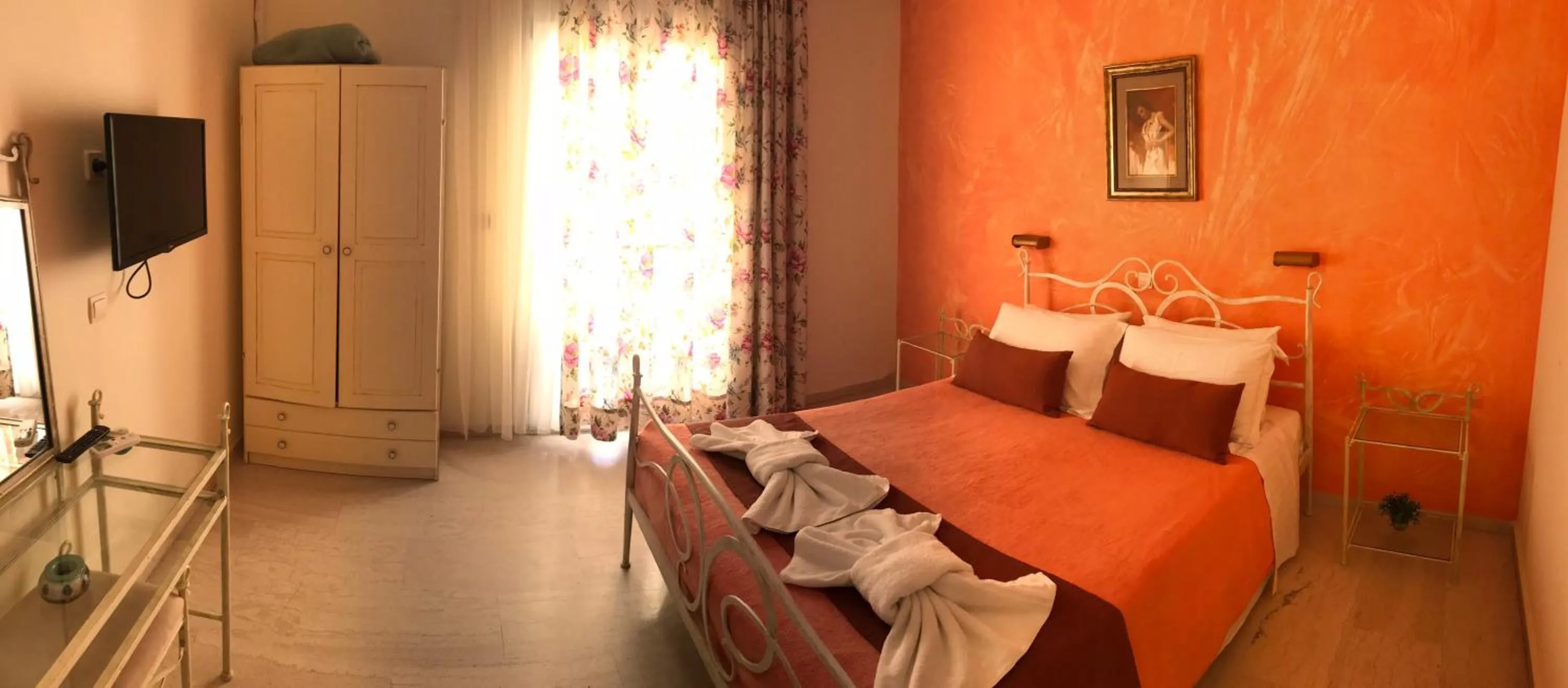 Bed in Agios Gordios Stevens on the hill