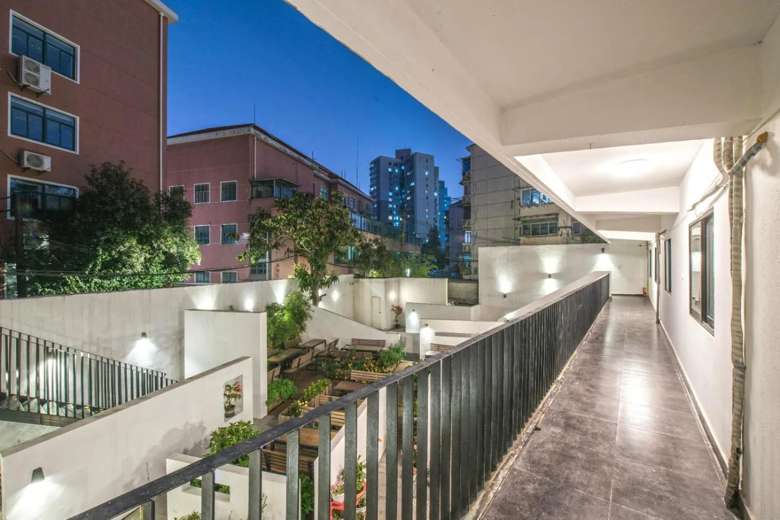 Night in Dayin International Youth Hostel - Oriental Pearl & Lujiazui