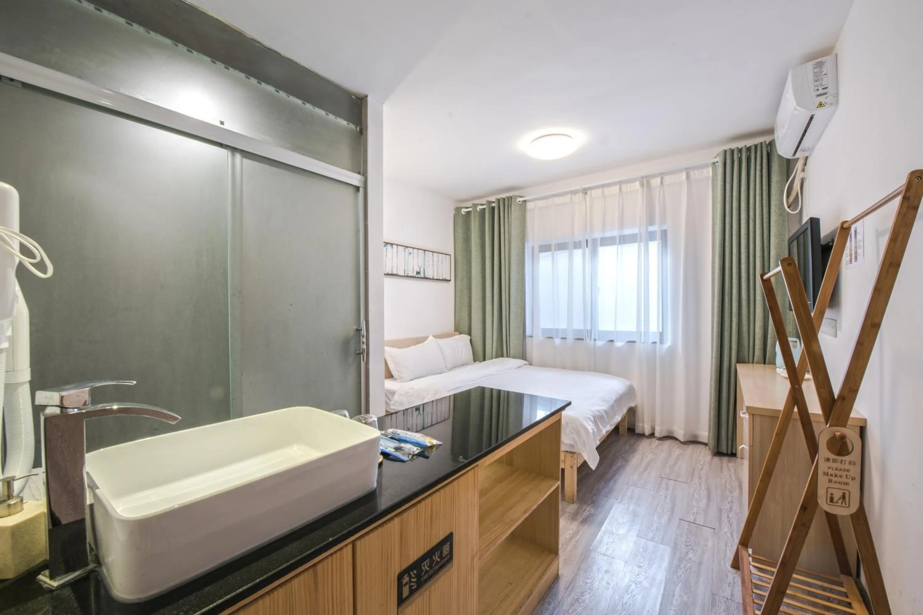 Photo of the whole room, Bed in Dayin International Youth Hostel - Oriental Pearl & Lujiazui