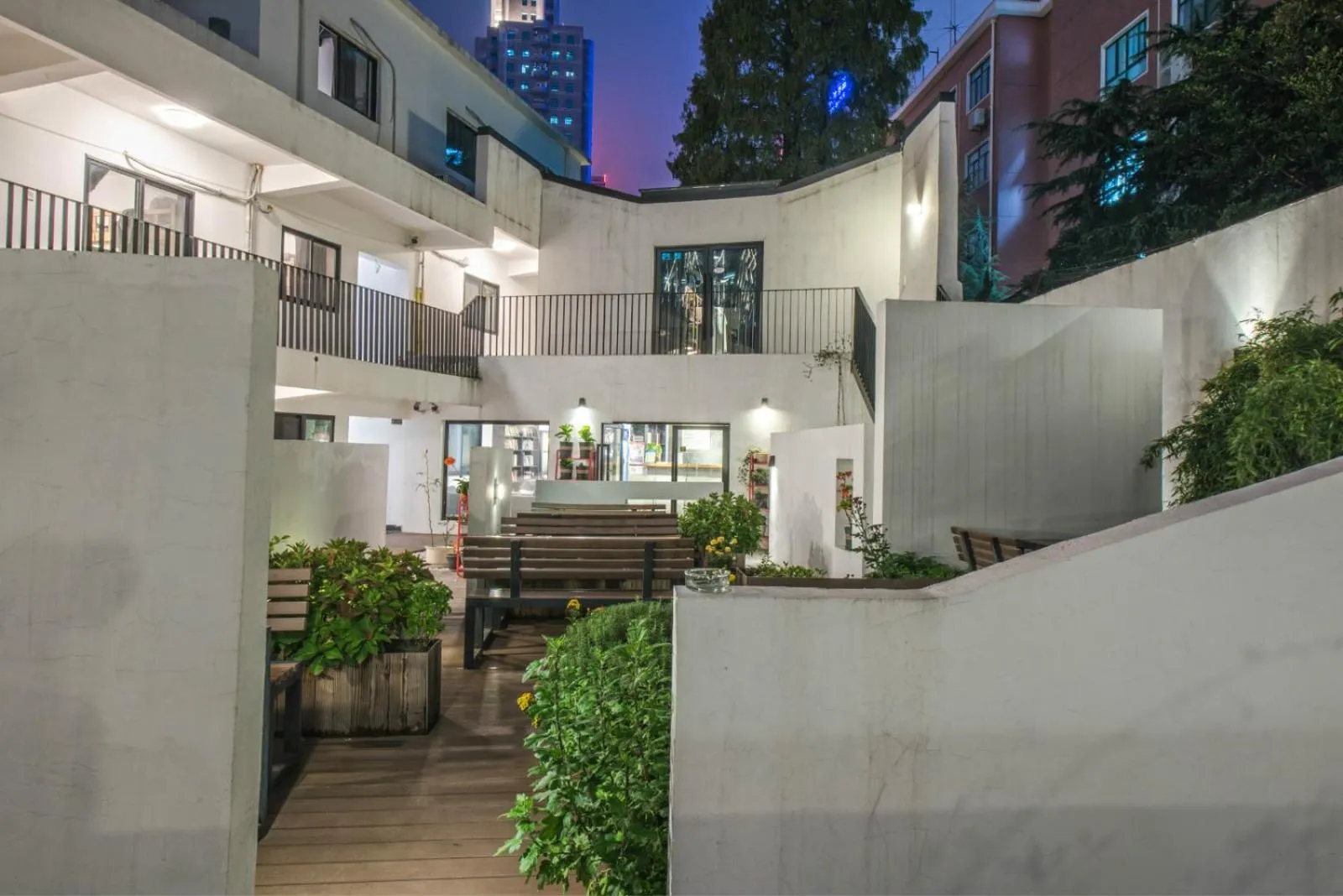 Night in Dayin International Youth Hostel - Oriental Pearl & Lujiazui