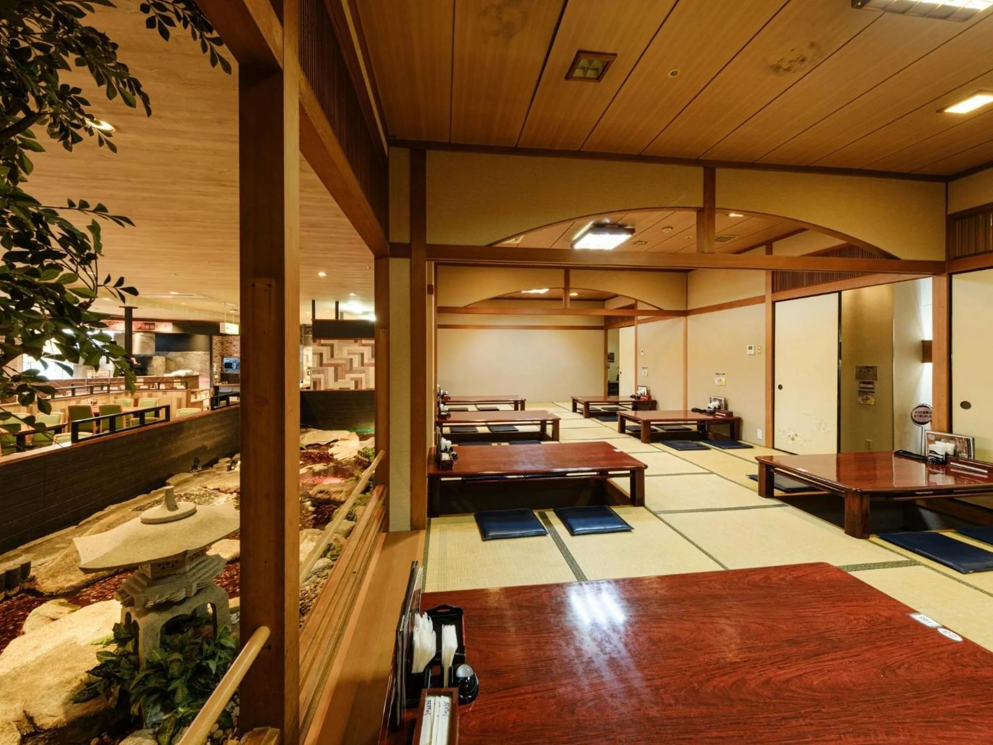 Restaurant/places to eat in Sagayamato Onsen Hotel Amandi