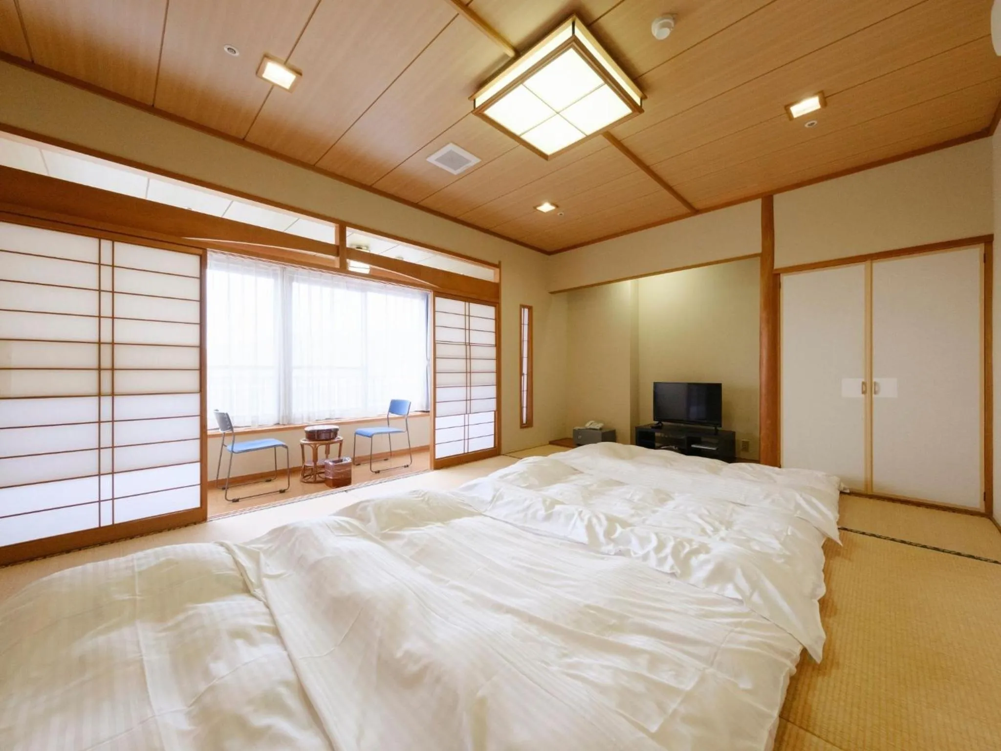 Photo of the whole room, Bed in Sagayamato Onsen Hotel Amandi