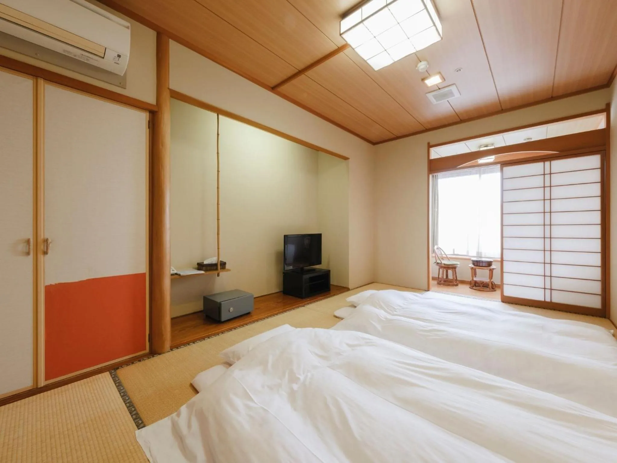 Photo of the whole room, Bed in Sagayamato Onsen Hotel Amandi