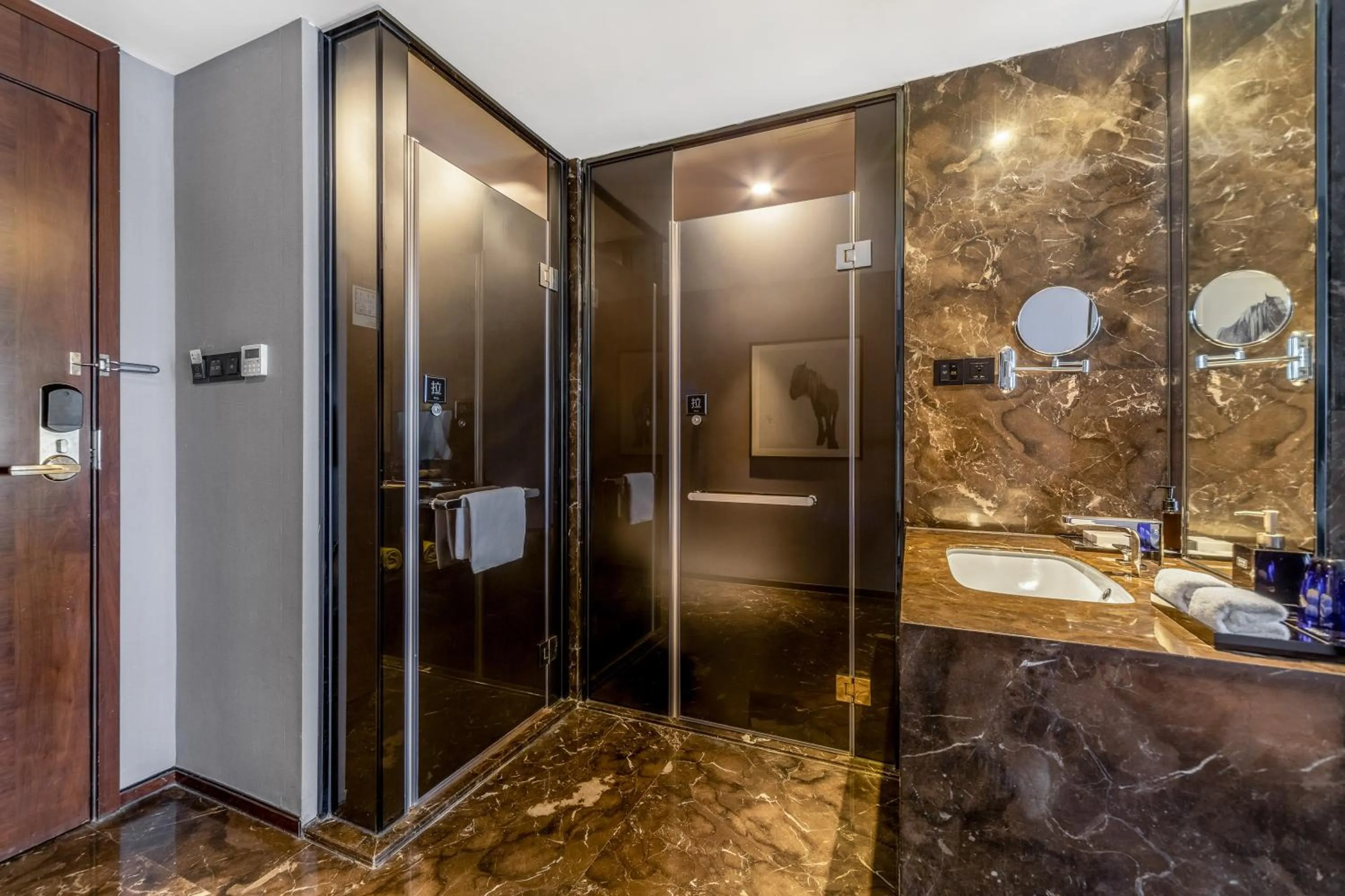 Shower in Zhonghao International Hotel