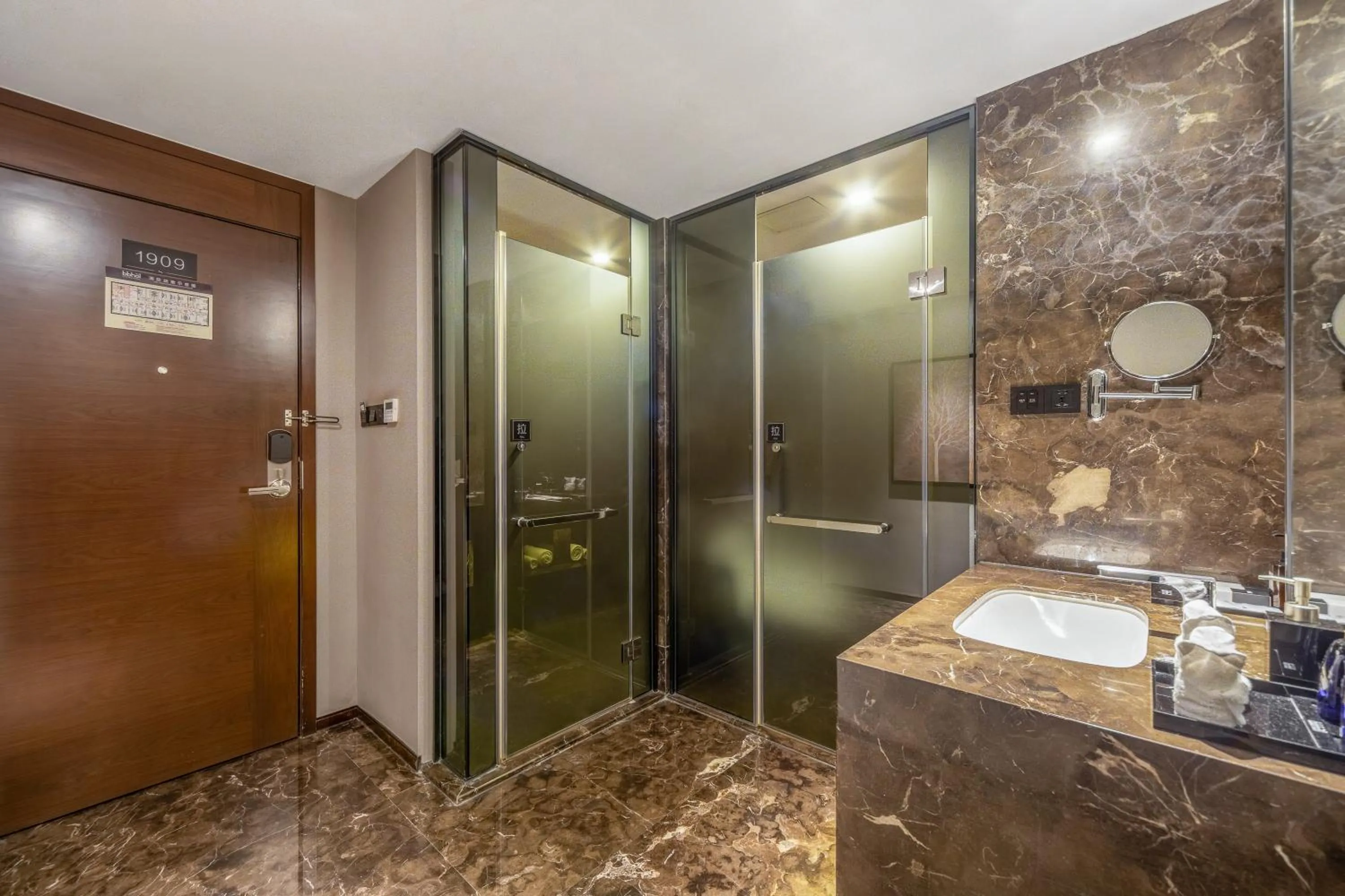 Bathroom in Zhonghao International Hotel