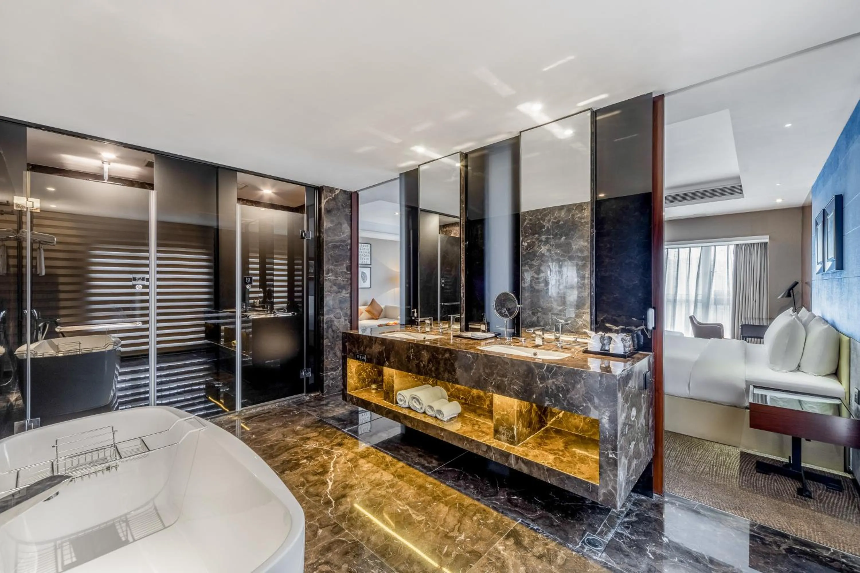 Bathroom in Zhonghao International Hotel