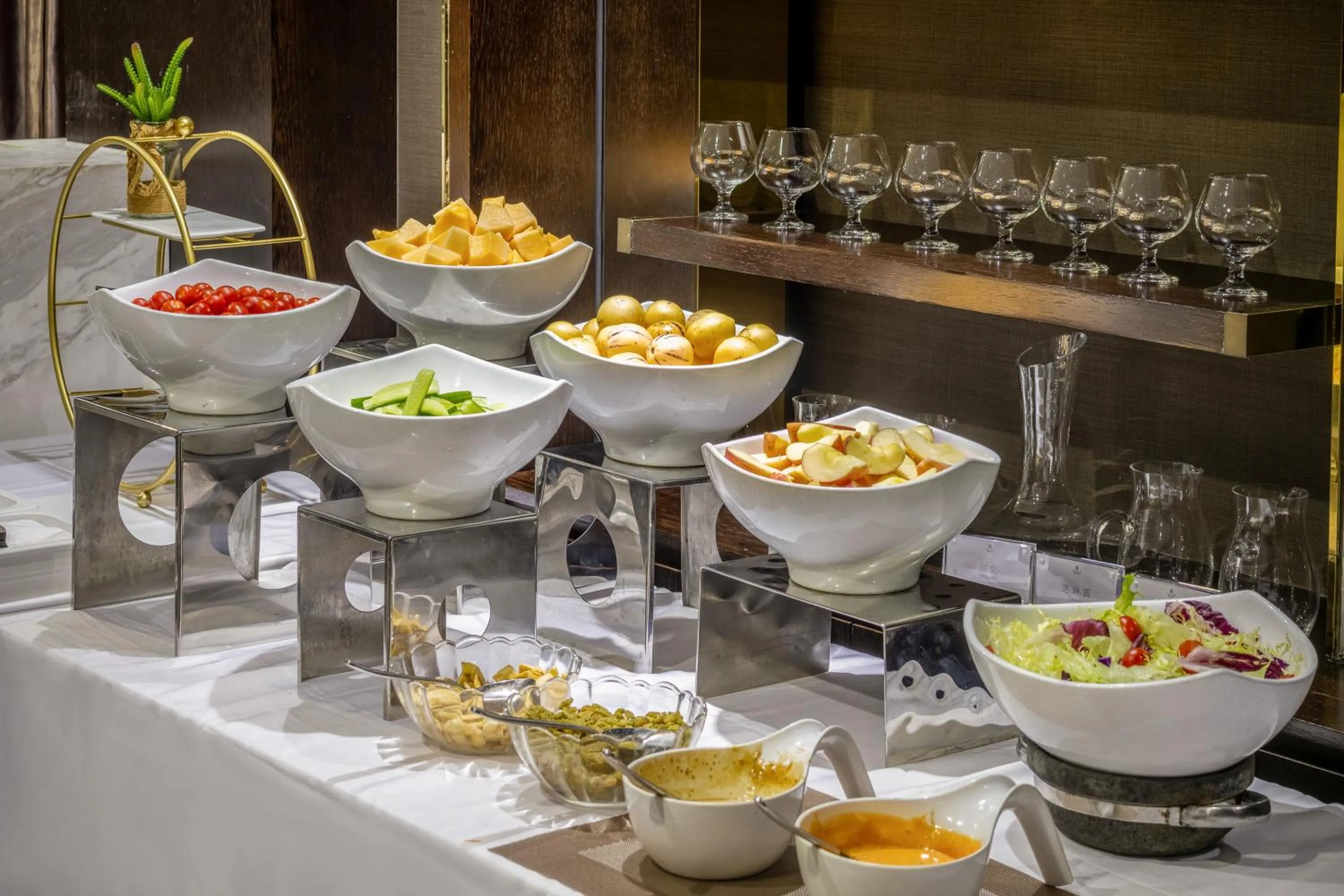 Buffet breakfast in Zhonghao International Hotel