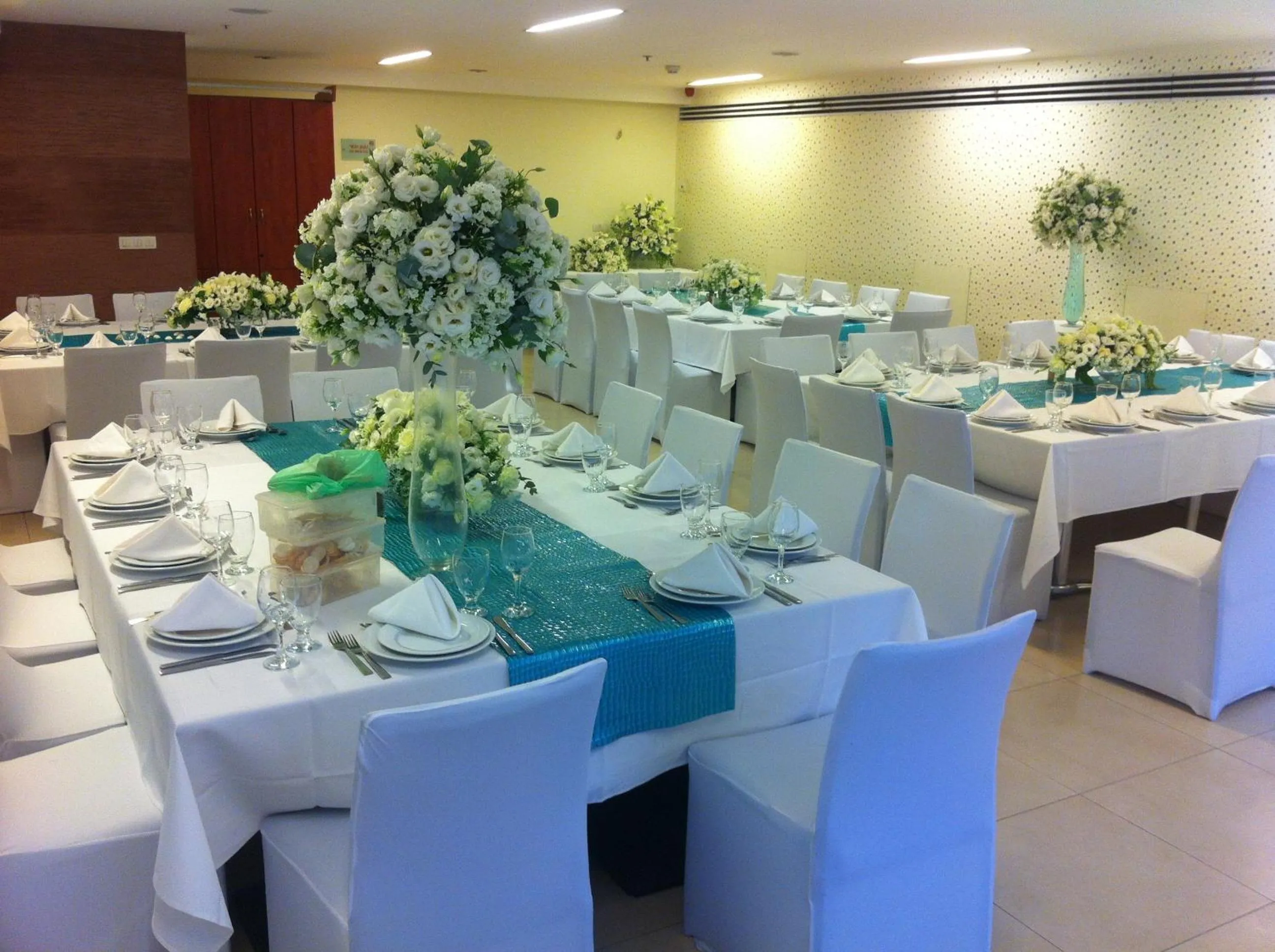 Restaurant/places to eat in King Solomon Hotel