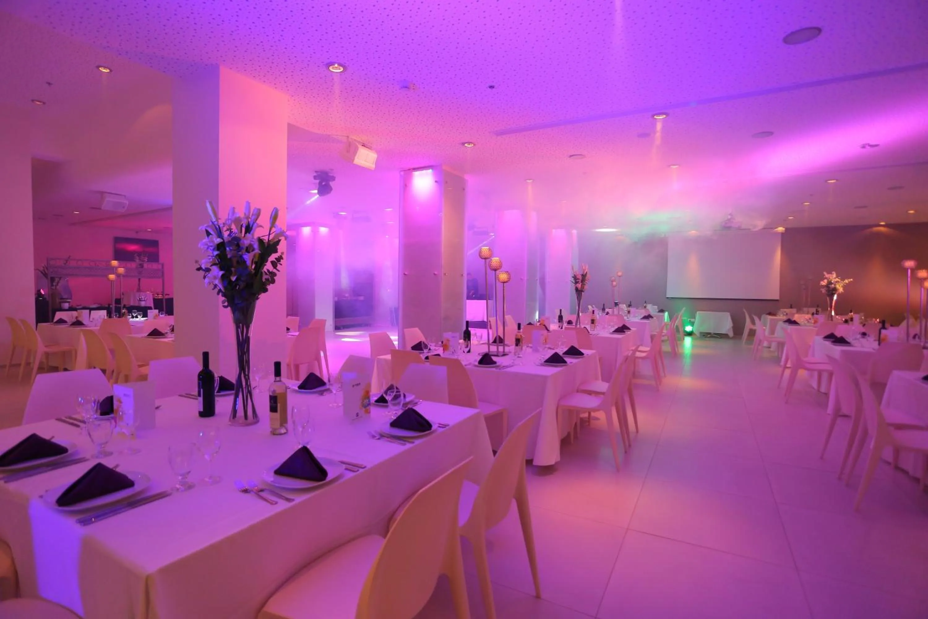 Restaurant/places to eat in King Solomon Hotel