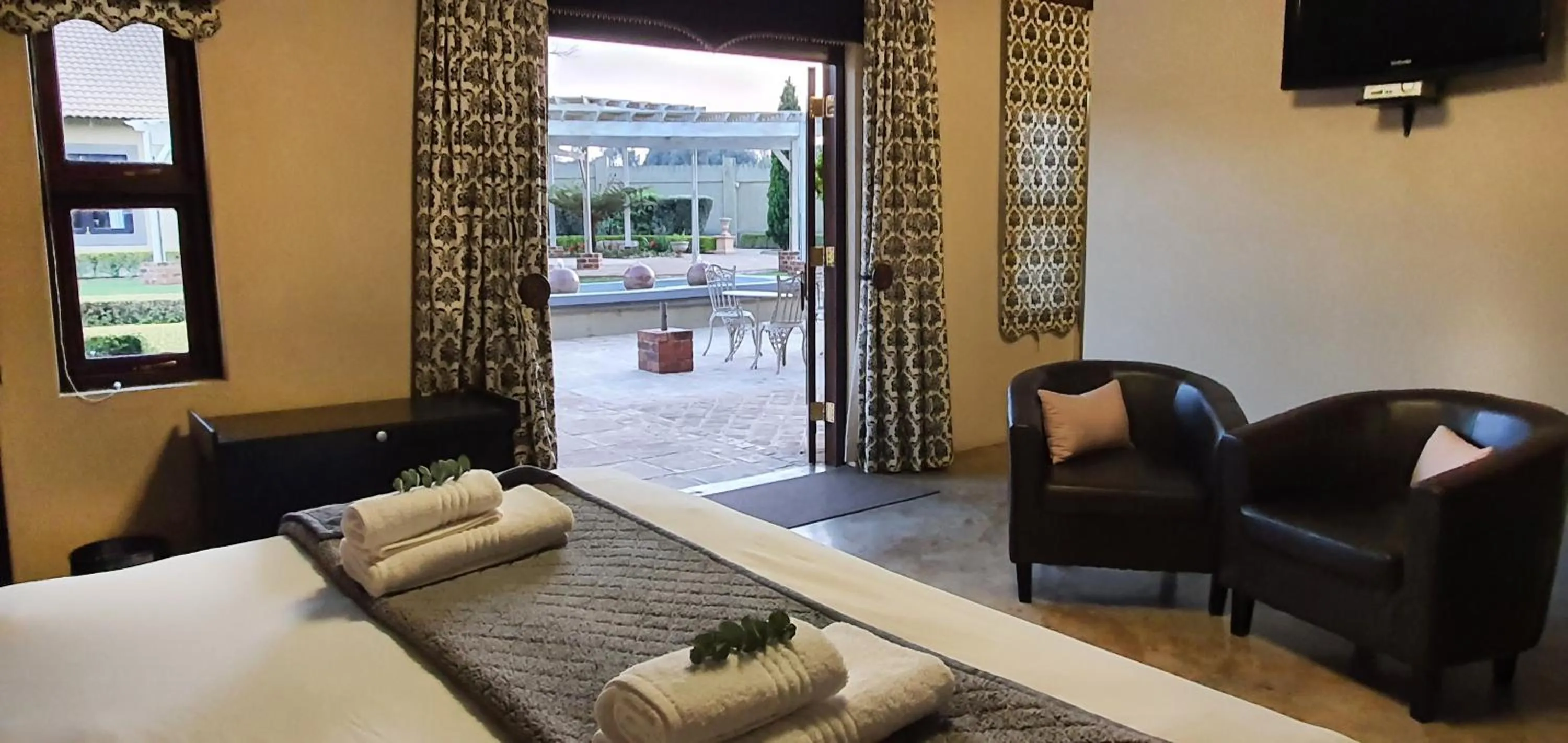 Photo of the whole room, Bed in Accolades Boutique Venue