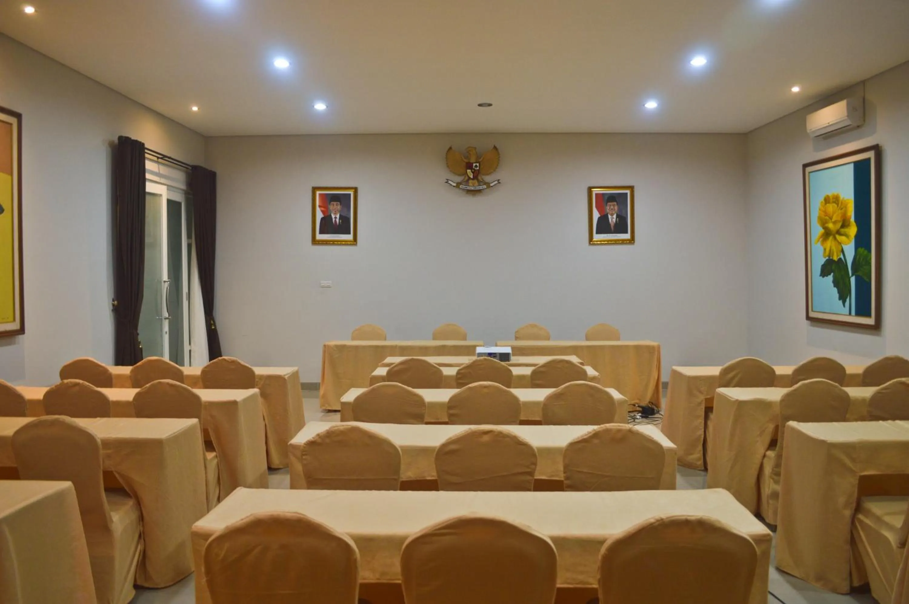 Meeting/conference room in The Cabin Tanjung Hotel Wonosobo
